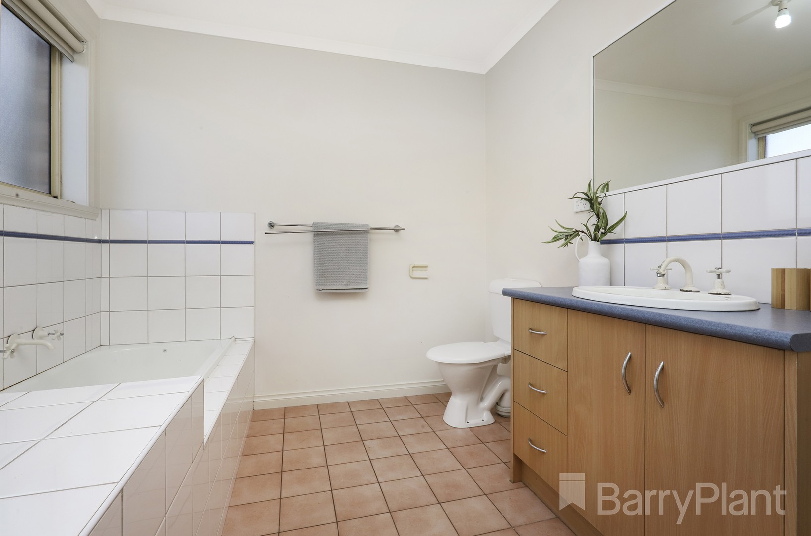 2/16 Hammond Street, Sunshine North, VIC 3020