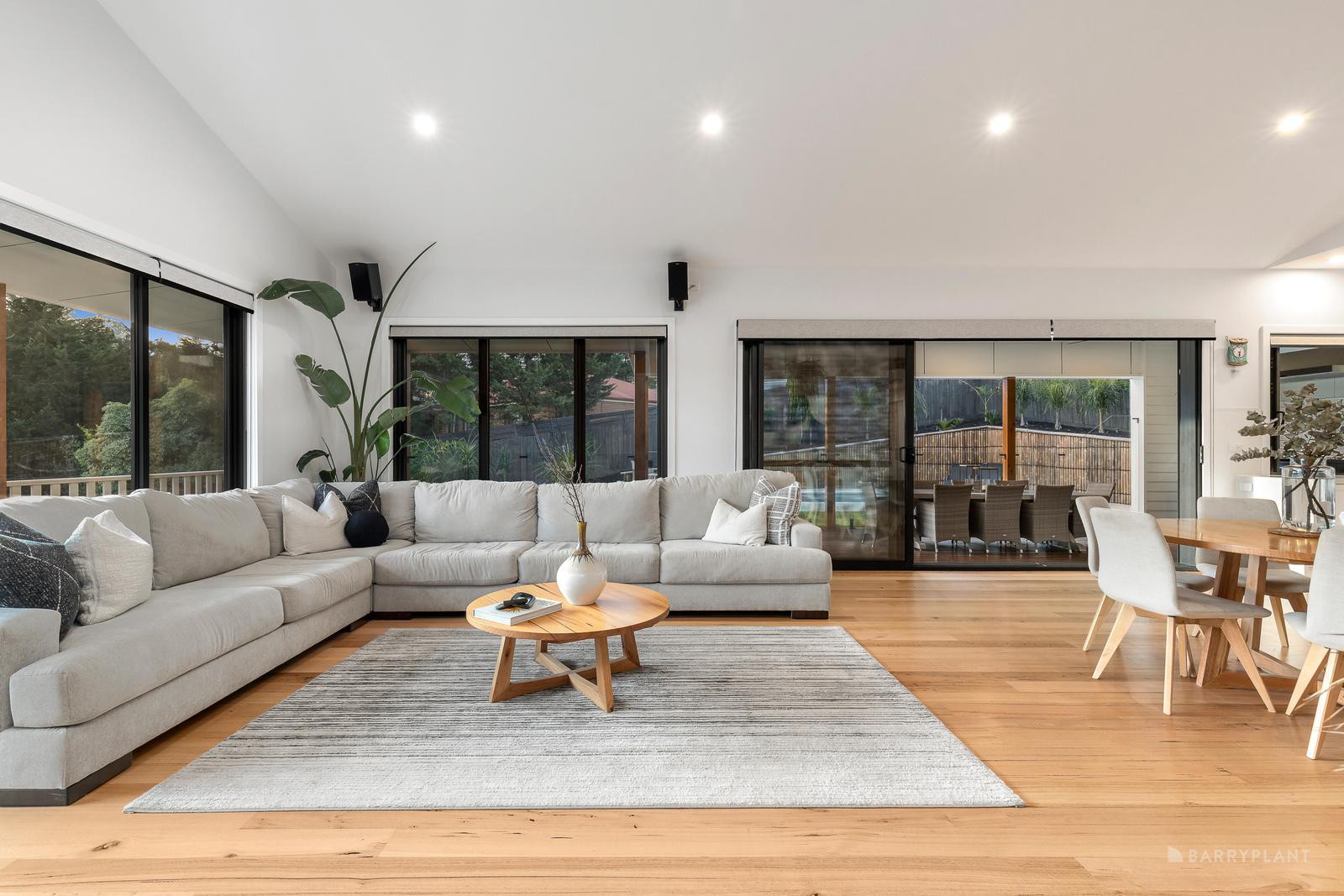 2/16 Ingrams Road, Research, VIC 3095 - Thumbnail 2 - 02/04/2025