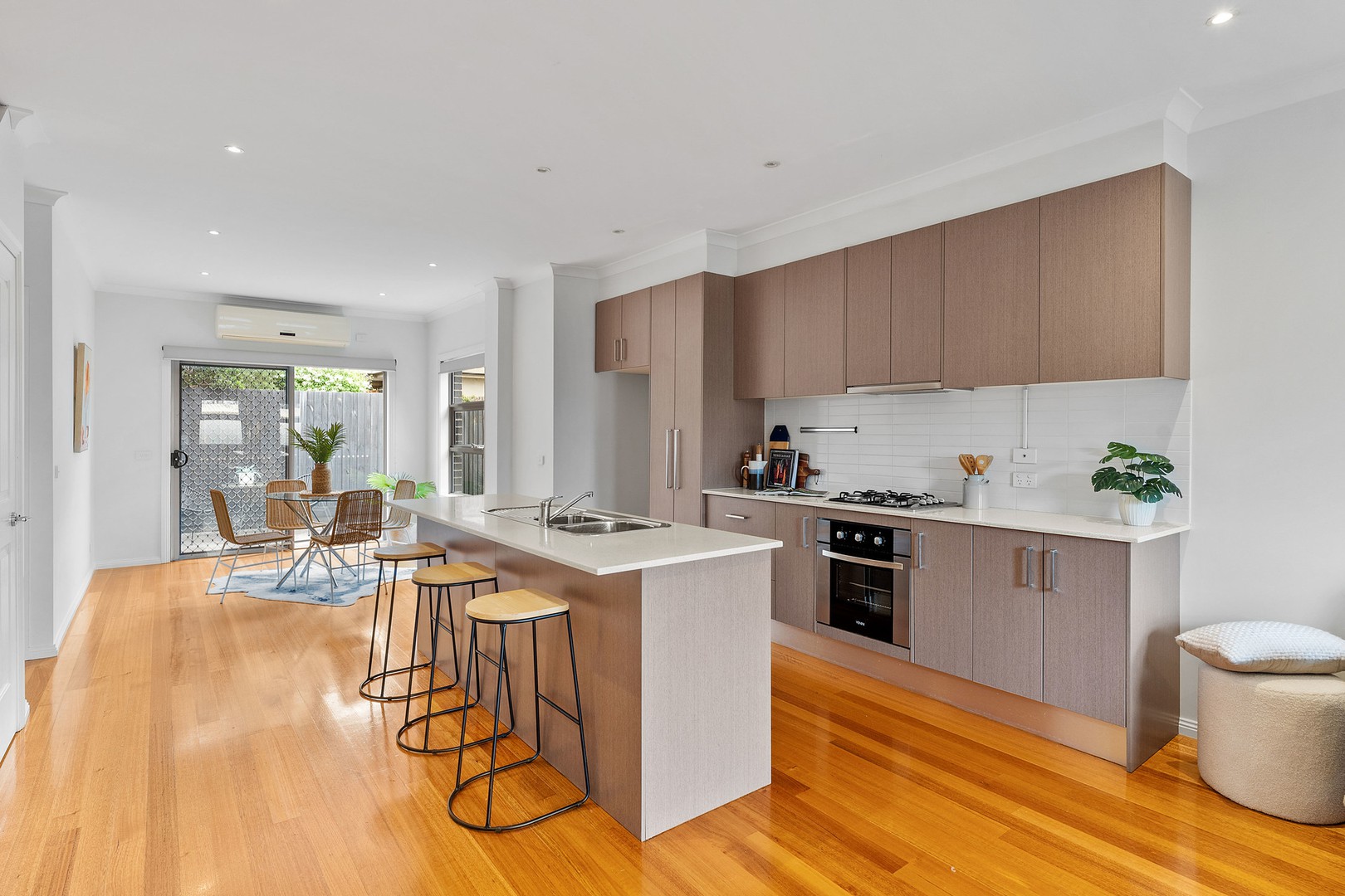 2/16 Mccomas Street, Reservoir, VIC 3073, Reservoir - Thumbnail 2