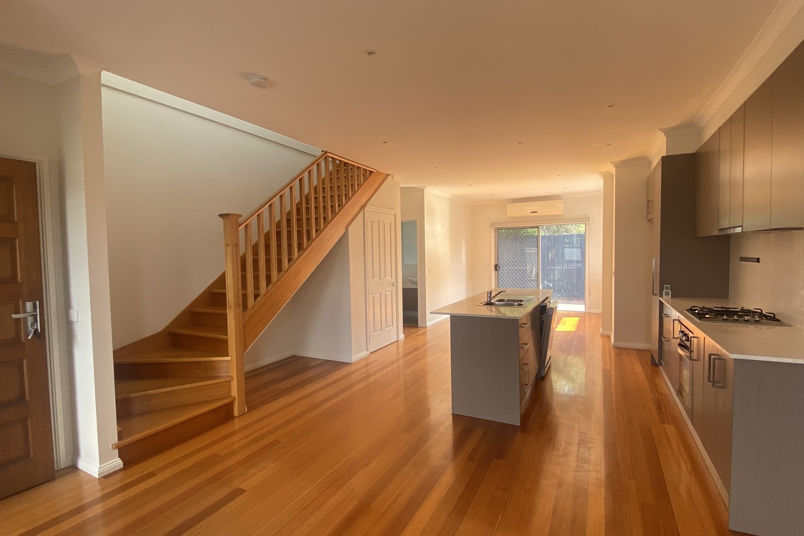 2/16 Mccomas Street, Reservoir, VIC 3073, Reservoir - Thumbnail 2