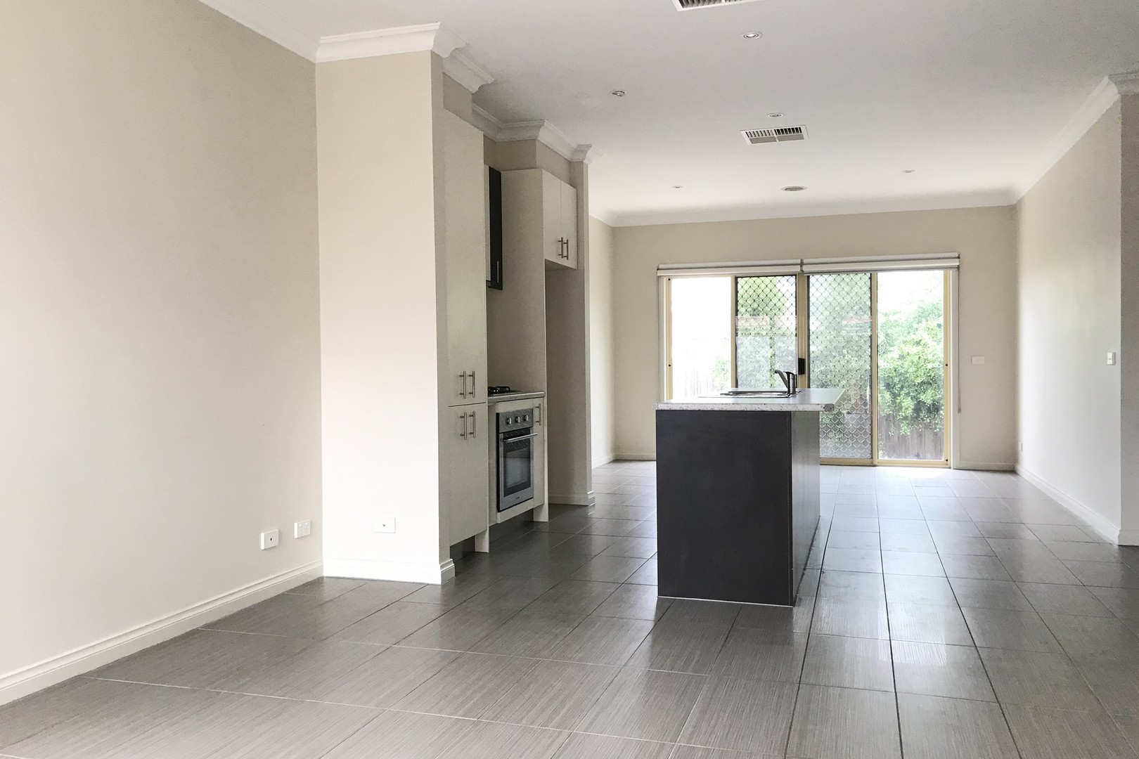 2/16 Newcastle Street, Preston, VIC 3072, Preston - Thumbnail 2