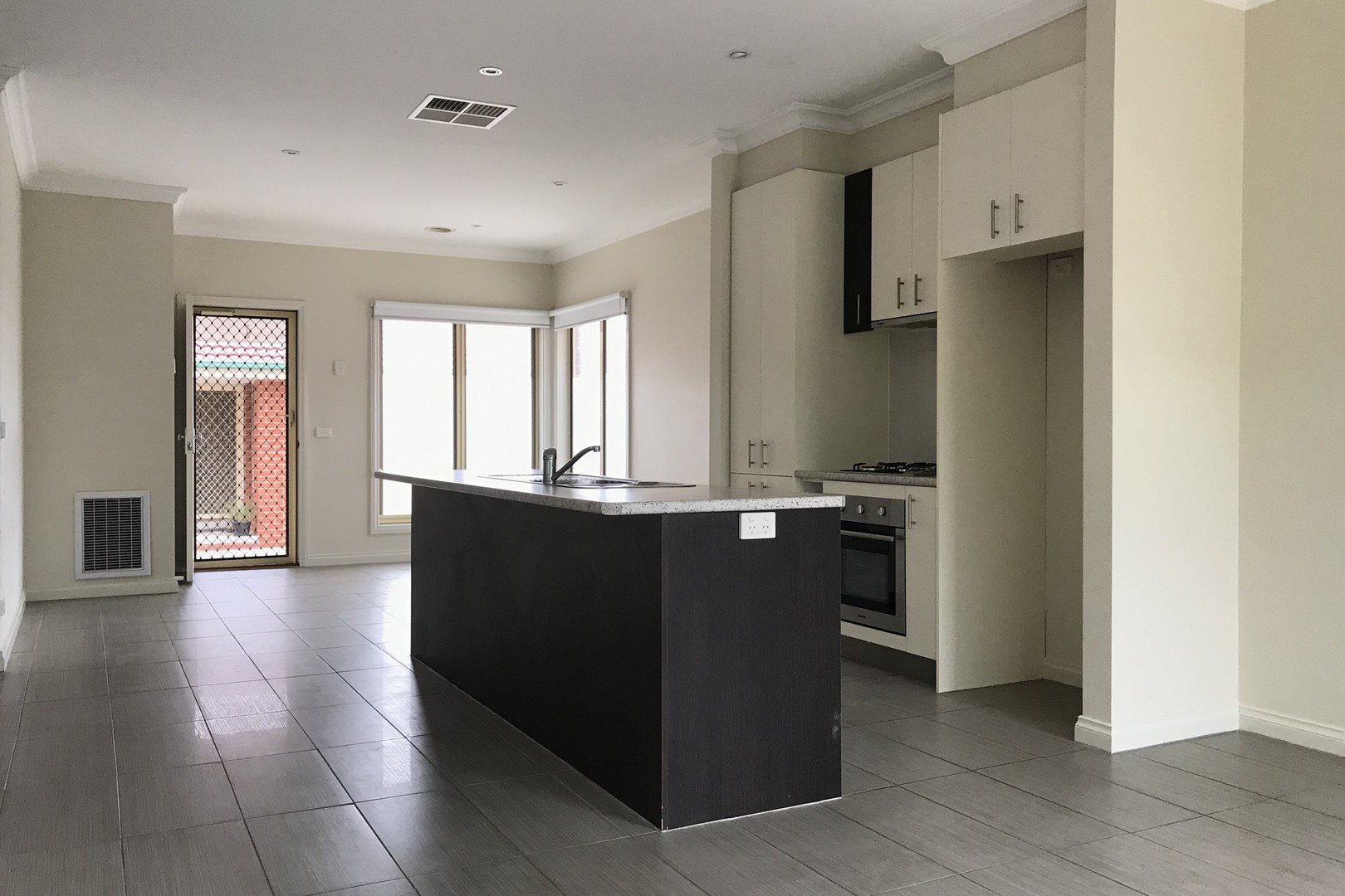 2/16 Newcastle Street, Preston, VIC 3072, Preston - Thumbnail 4