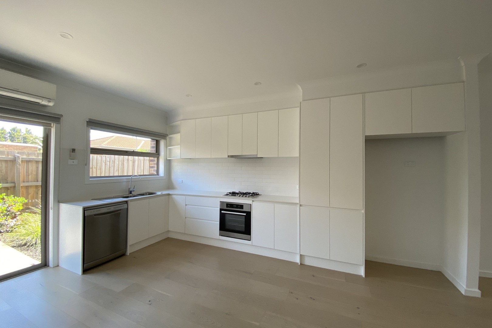 2/16 Pleasant Road, Thomastown, VIC 3074, Thomastown - Thumbnail 2