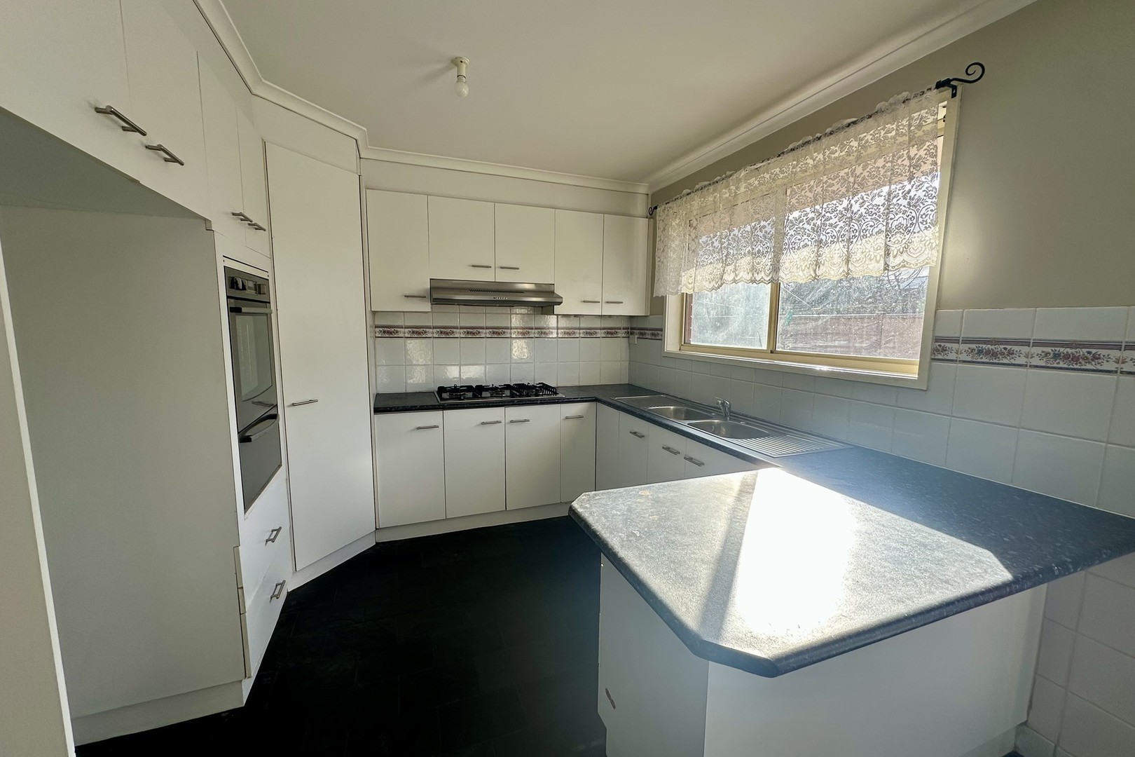 2/16 Thomas Street, St Albans, VIC 3021, St Albans - Thumbnail 3