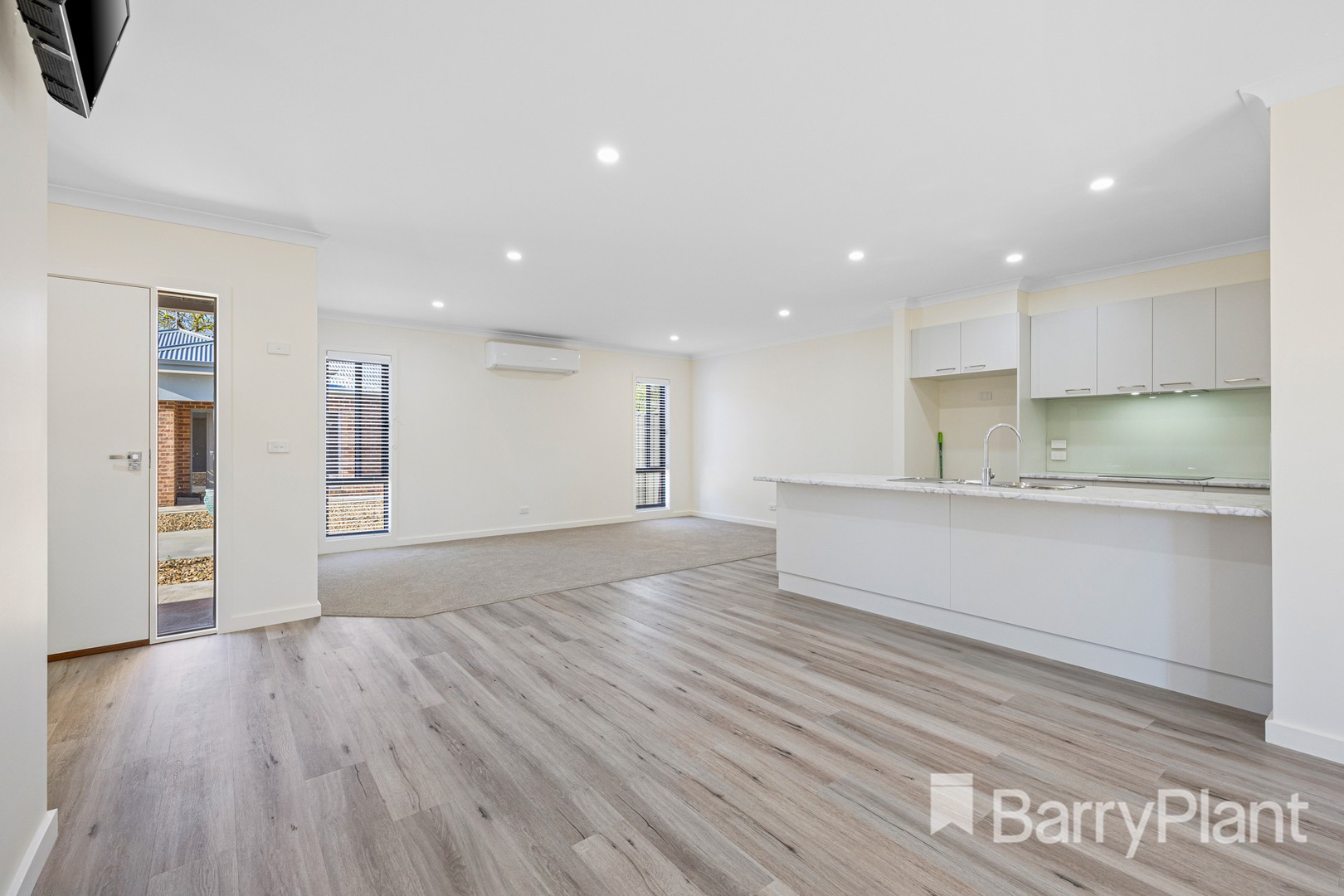 2/160 Railway Street, Maryborough, VIC 3465, Maryborough - Thumbnail 3