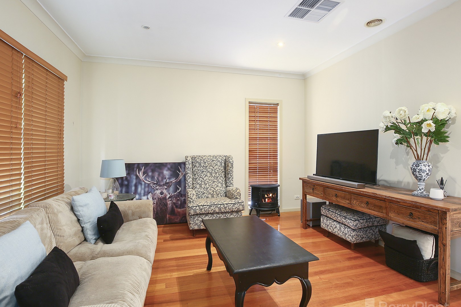 2/16A Jarvis Avenue, Croydon, VIC 3136 - Thumbnail 1 - 14/11/2025