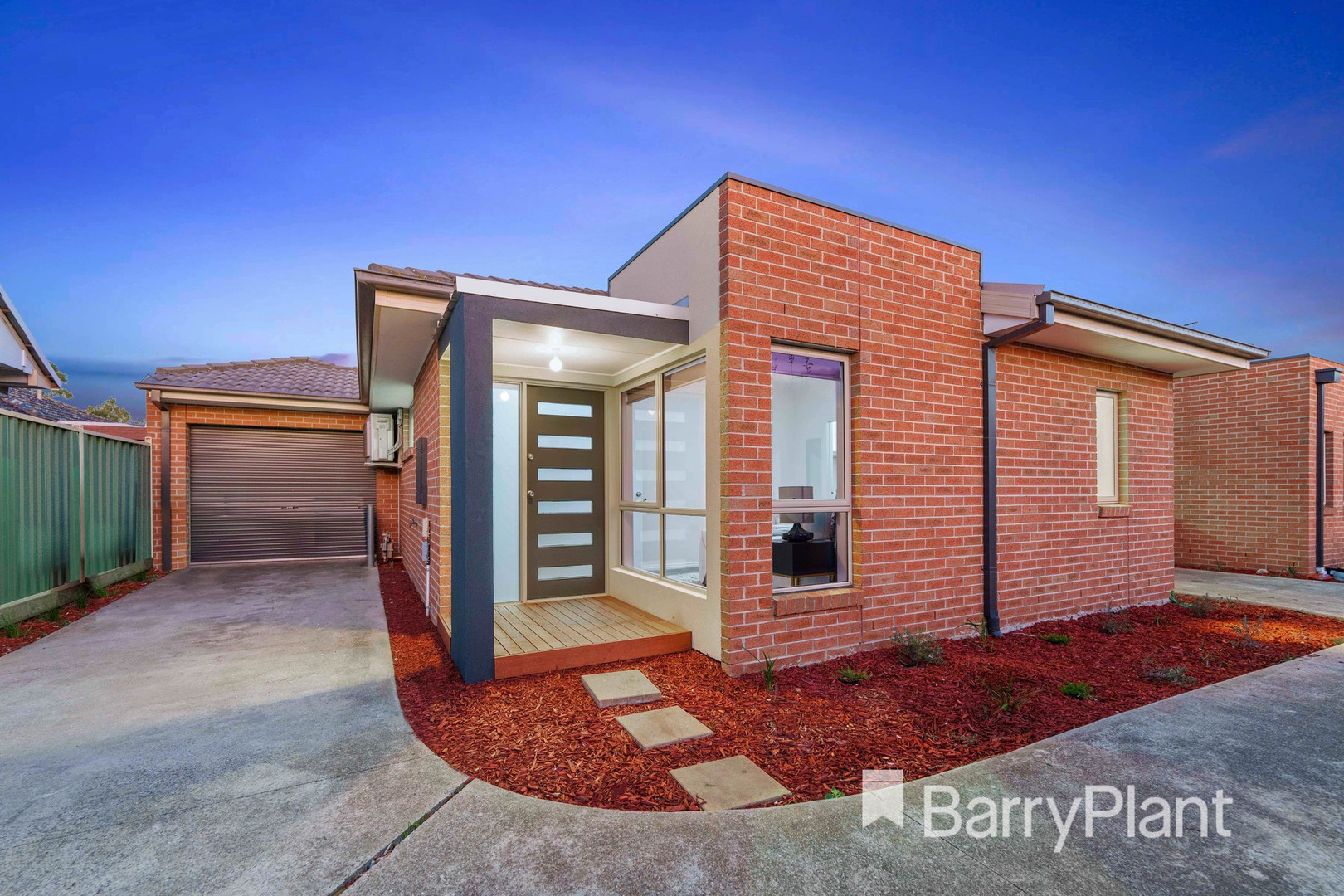 2/17 Adelaide Street, St Albans, VIC 3021