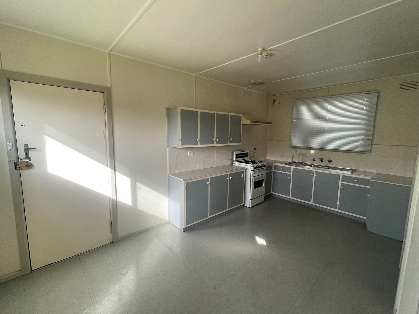 2/17 Bell Street, Sunshine West, VIC 3020, Sunshine West - Thumbnail 4