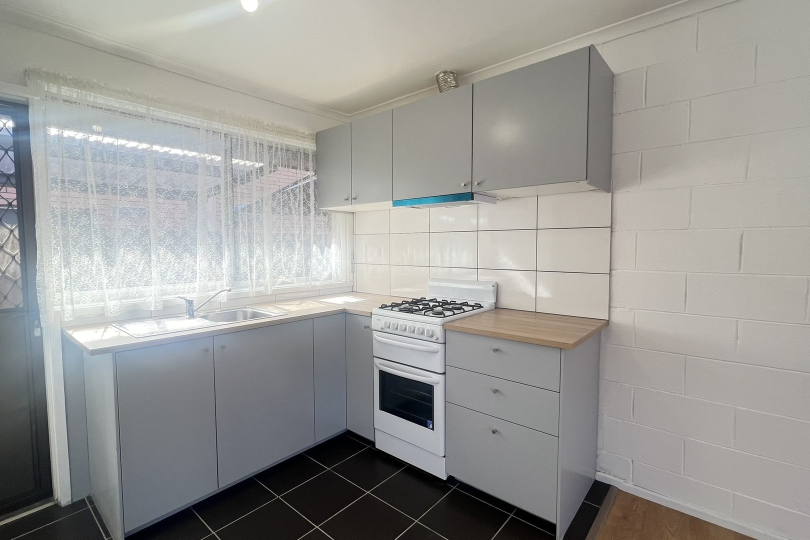 2/17 Caroline Street, Thomastown, VIC 3074, Thomastown - Thumbnail 2