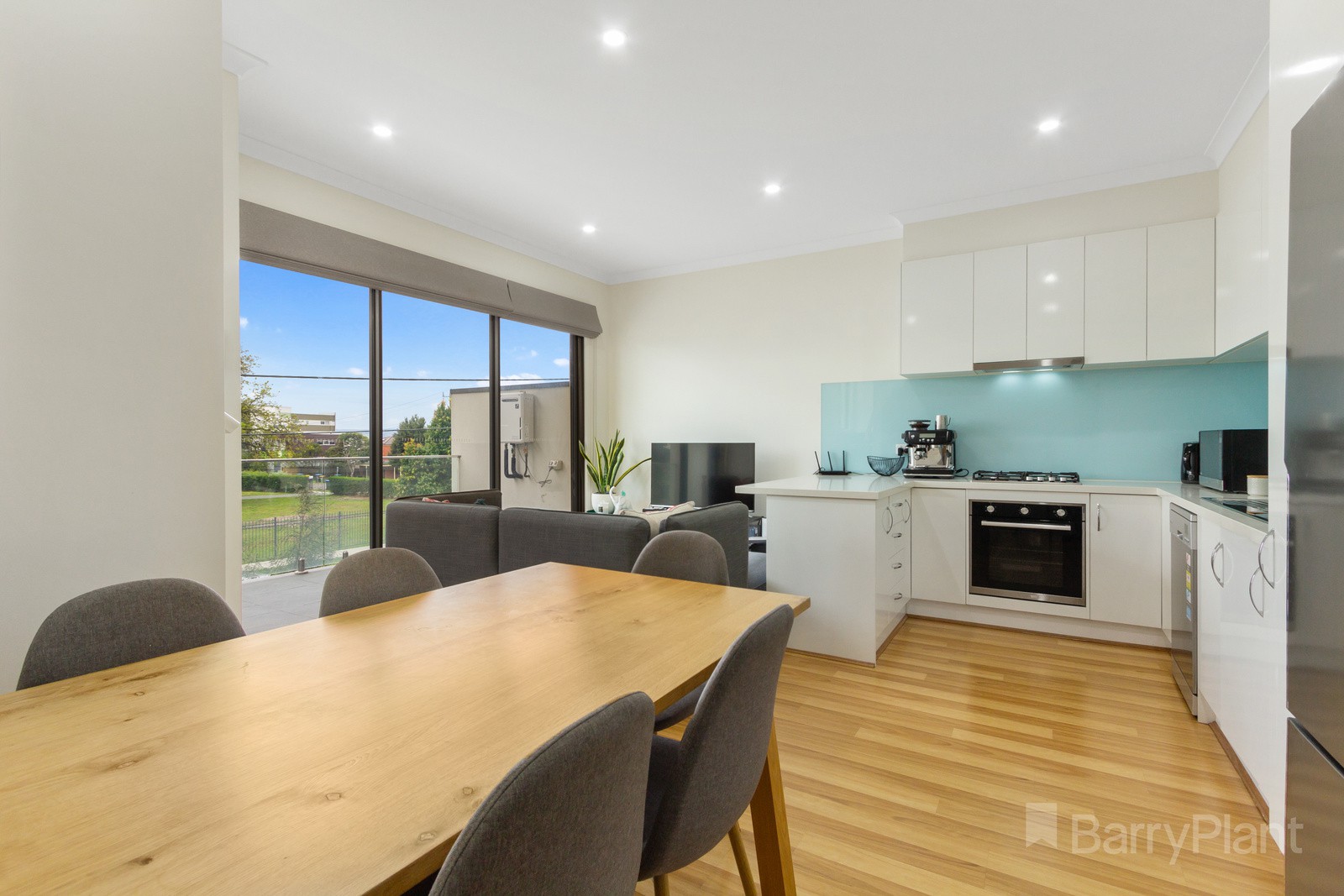 2/18 Alwyn Street, Bayswater, VIC 3153 - Thumbnail 2 - 28/09/2022