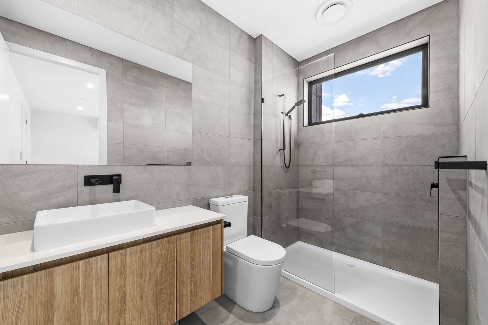 2/18 Champion Street, Doncaster East, VIC 3109 - Thumbnail 2 - 12/02/2025