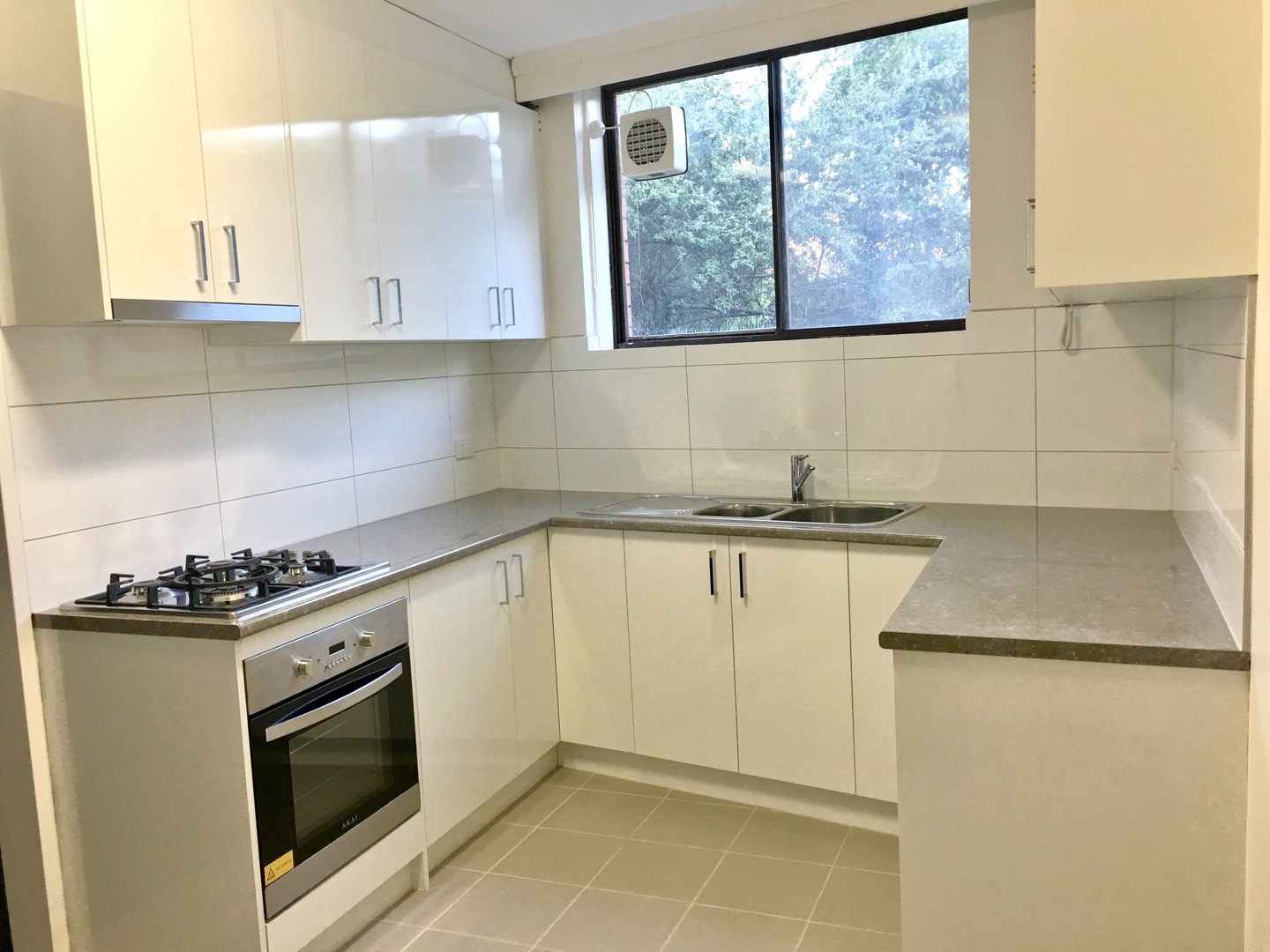 2/18 Harrow Street, Box Hill, VIC 3128, Box Hill - Thumbnail 3