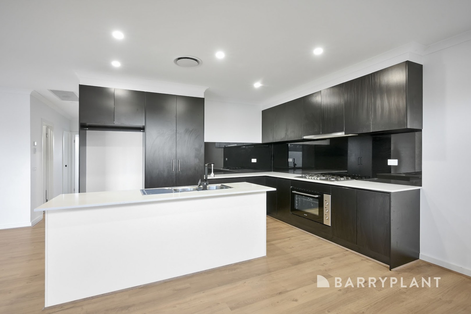 2/18 Loch Street, Kilsyth, VIC 3137, Kilsyth - Thumbnail 3