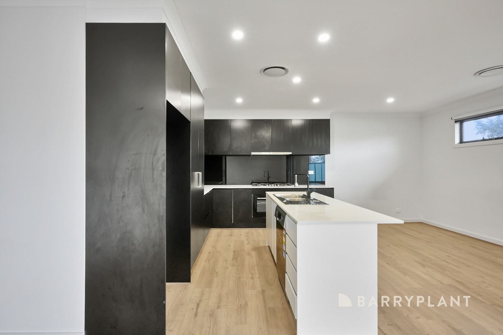 2/18 Loch Street, Kilsyth, VIC 3137, Kilsyth - Thumbnail 4