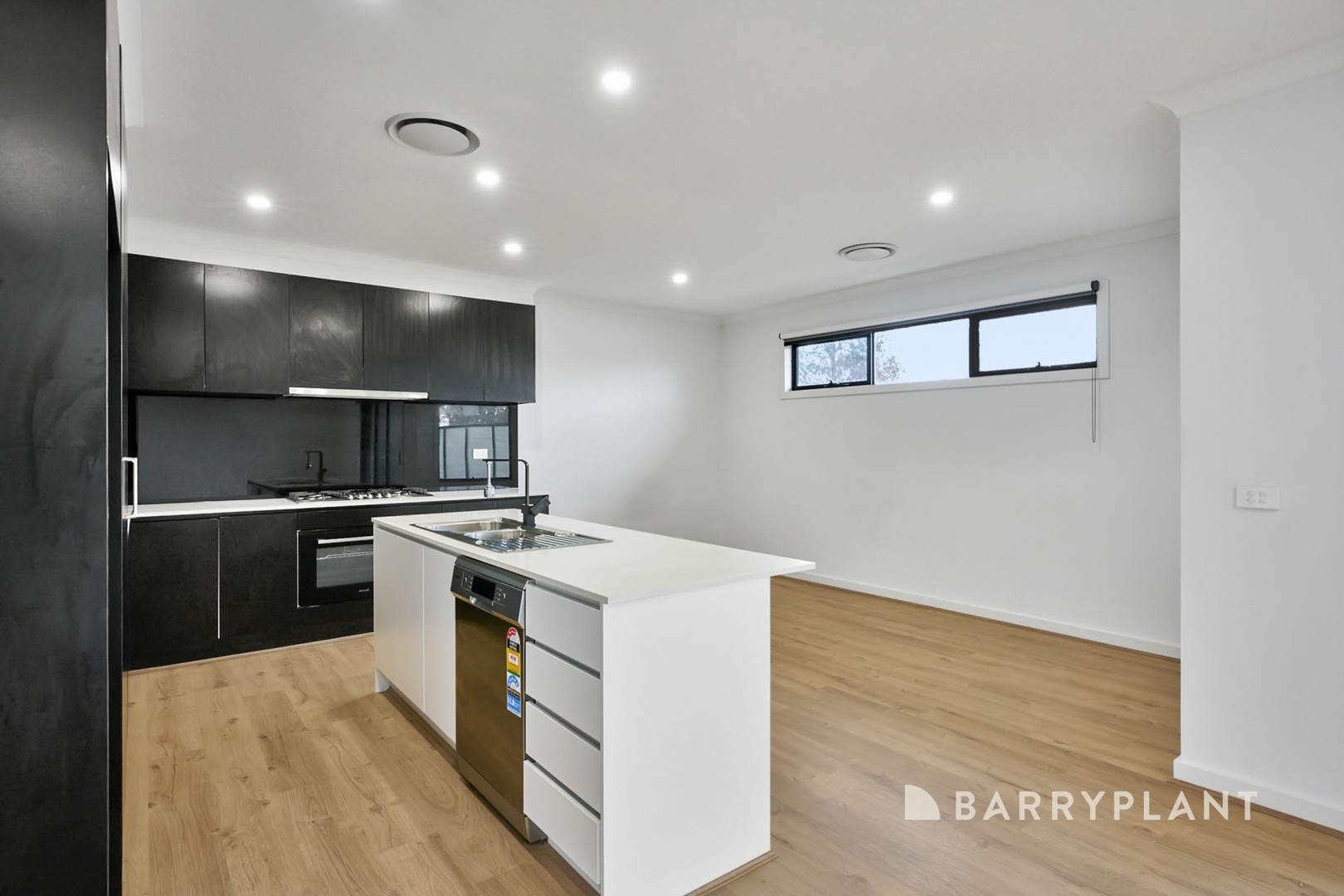 2/18 Loch Street, Kilsyth, VIC 3137, Kilsyth - Thumbnail 5