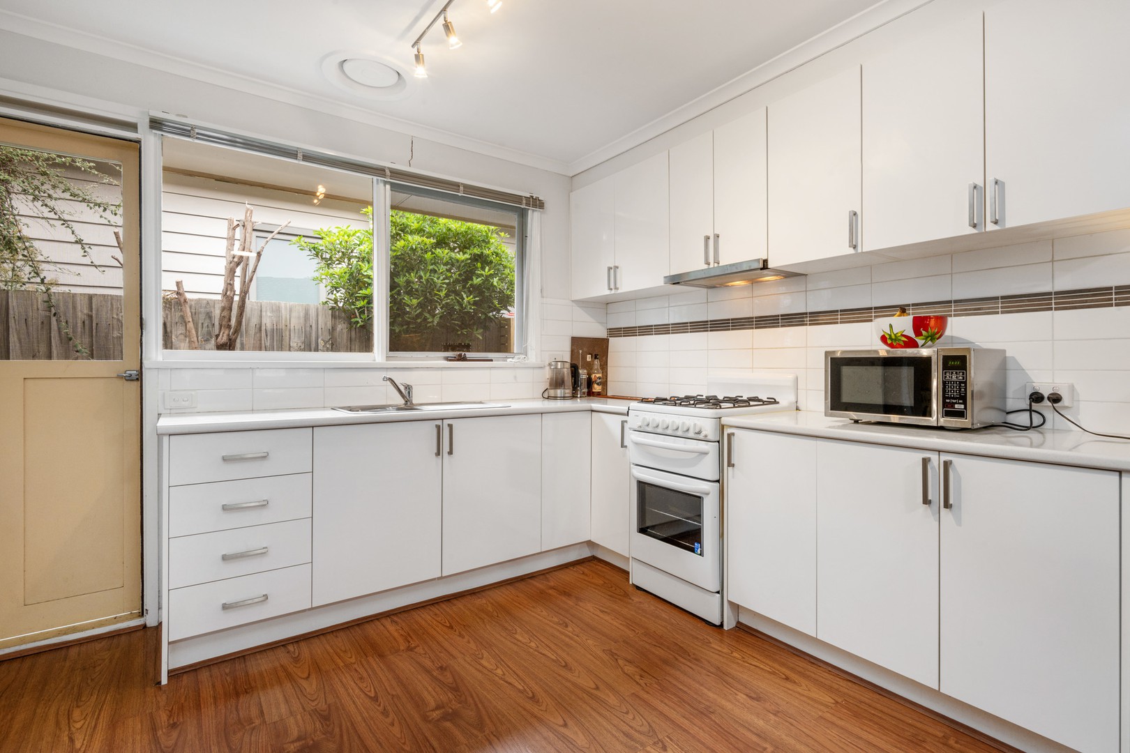 2/19 Itkeston Street, Herne Hill, VIC 3218 - Thumbnail 2 - 15/04/2025