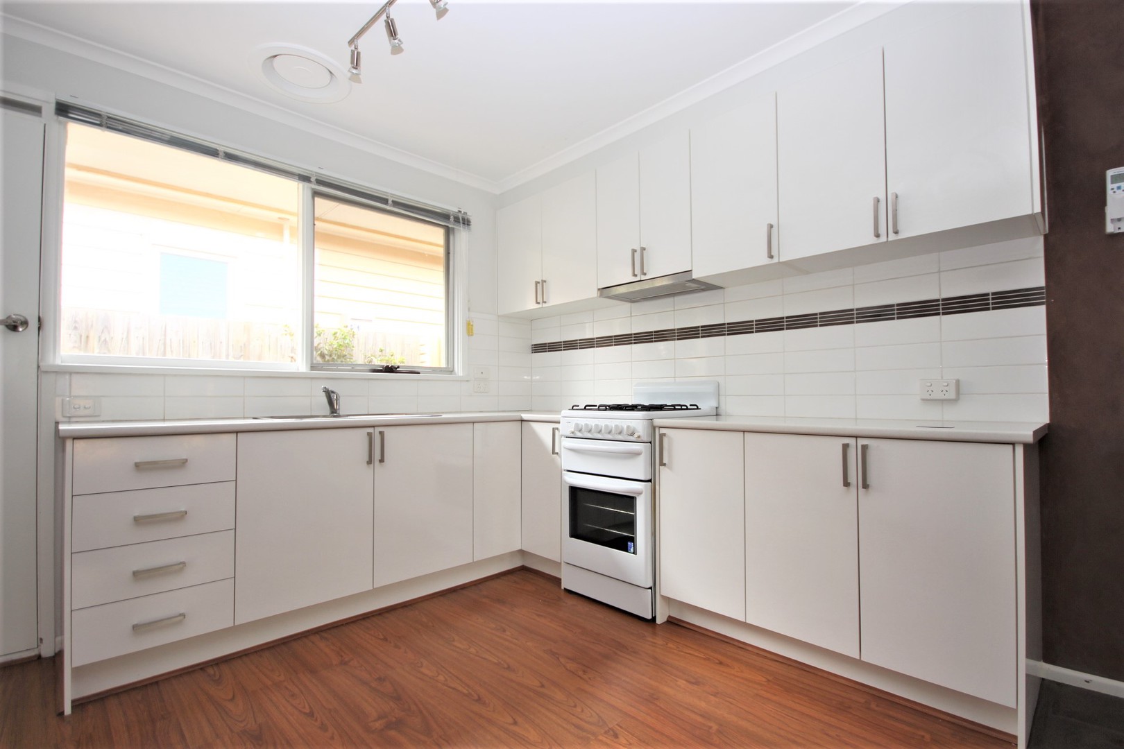 2/19 Itkeston Street, Herne Hill, VIC 3218, Herne Hill - Thumbnail 2