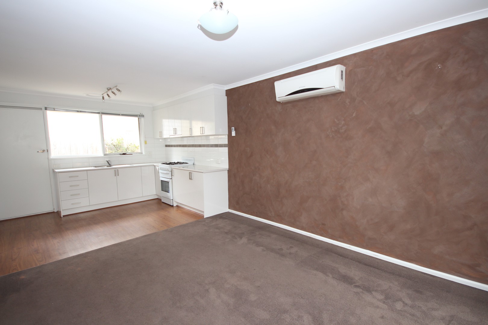 2/19 Itkeston Street, Herne Hill, VIC 3218 - Thumbnail 2 - 19/04/2022