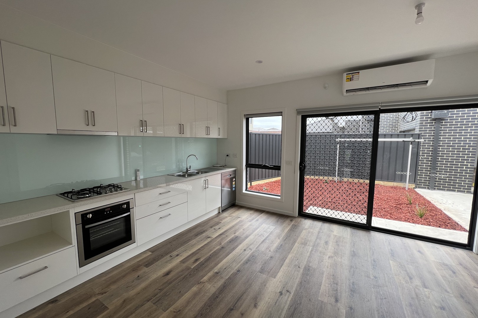 2/19 Oberon Avenue, St Albans, VIC 3021, St Albans - Thumbnail 3