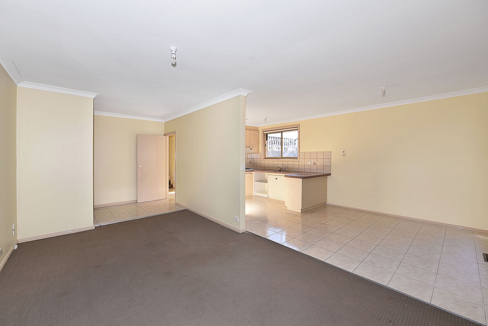 2/1A Rose Avenue, Niddrie, VIC 3042, Niddrie - Thumbnail 2