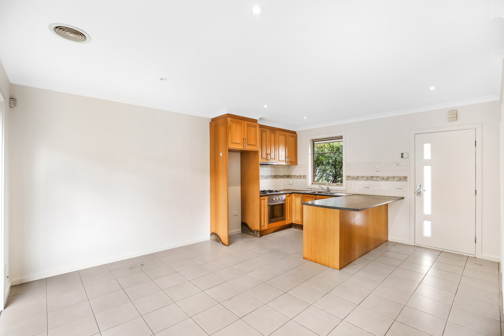 2/2 Faye Street, Reservoir, VIC 3073, Reservoir - Thumbnail 2