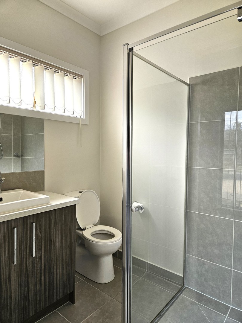 2/2 Fishburn Grove, Harkness, VIC 3337, Harkness - Thumbnail 5
