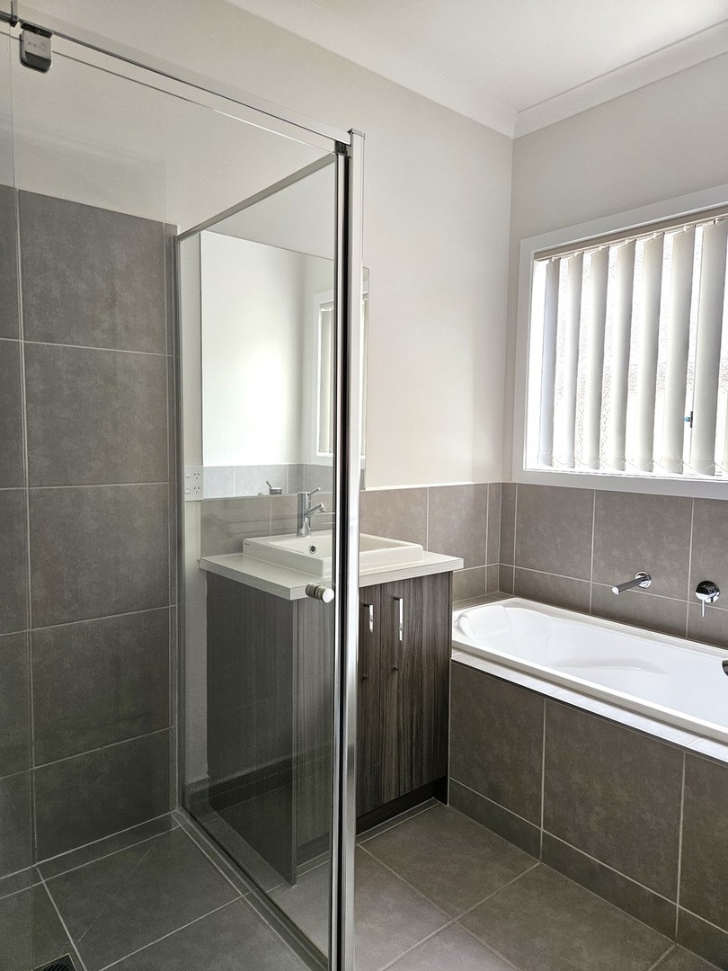 2/2 Fishburn Grove, Harkness, VIC 3337, Harkness - Thumbnail 6