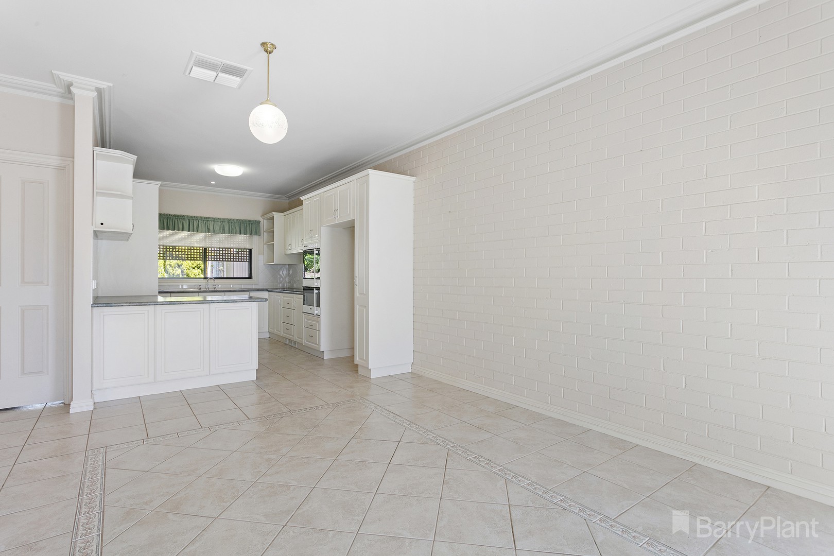 2/2 Kaye Crescent, Kennington, VIC 3550 - Thumbnail 2 - 05/11/2021