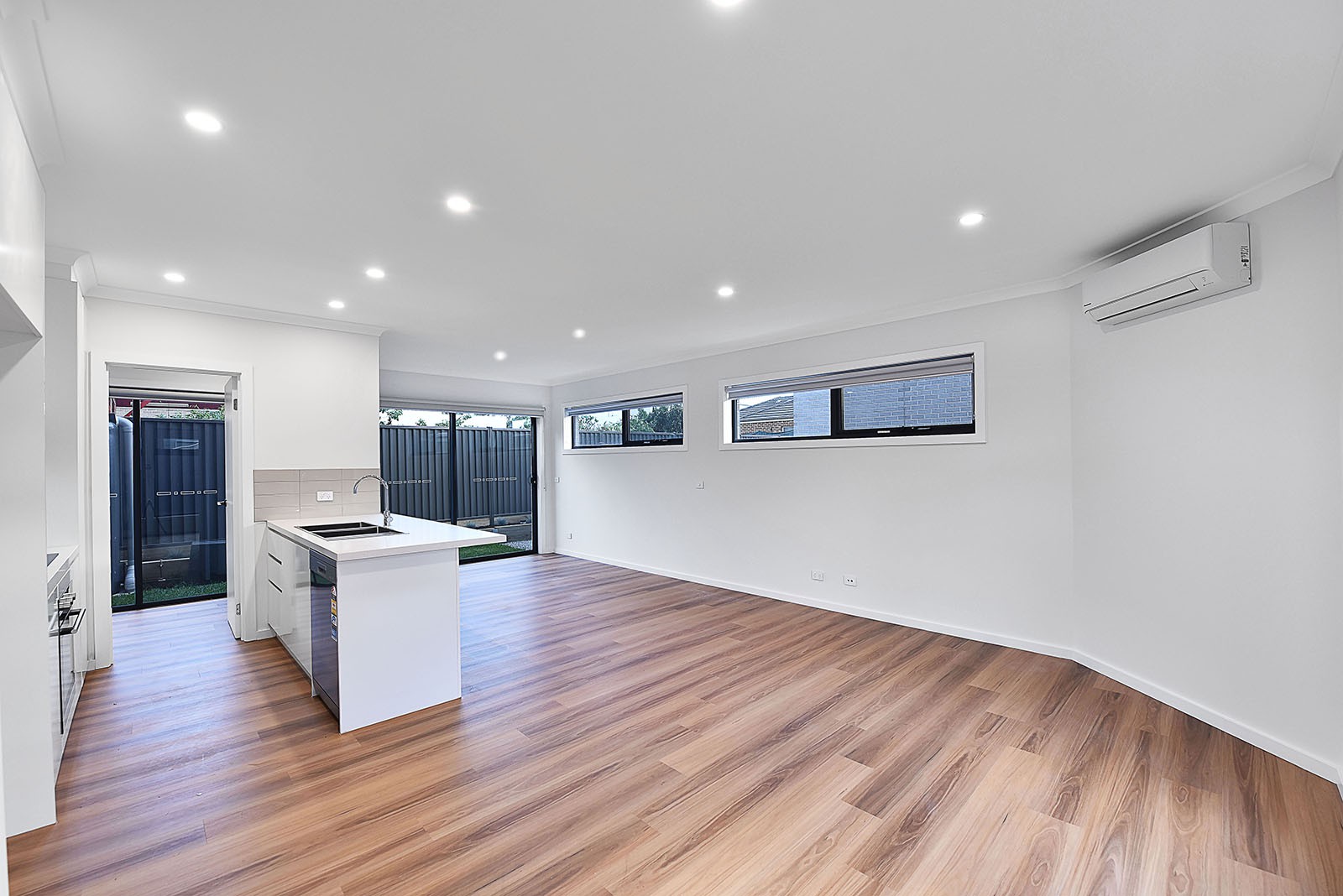 2/2 Robson Ave, Avondale Heights, VIC 3034, Avondale Heights - Thumbnail 3