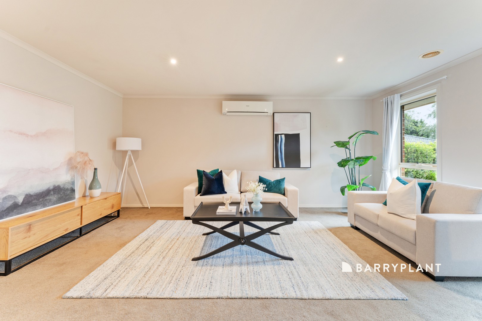 2/2 Sarah Louise Place, Berwick, VIC 3806 - Thumbnail 2 - 16/01/2025