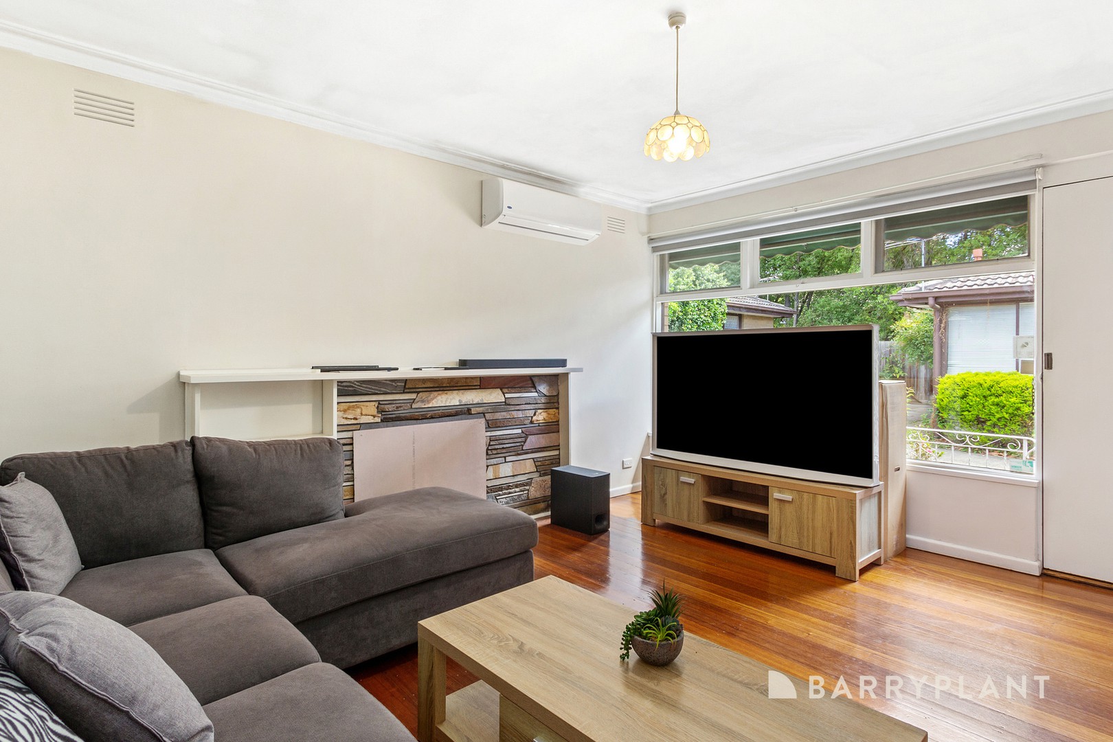 2/2 Walker Avenue, Mitcham, VIC 3132 - Thumbnail 2 - 25/02/2025