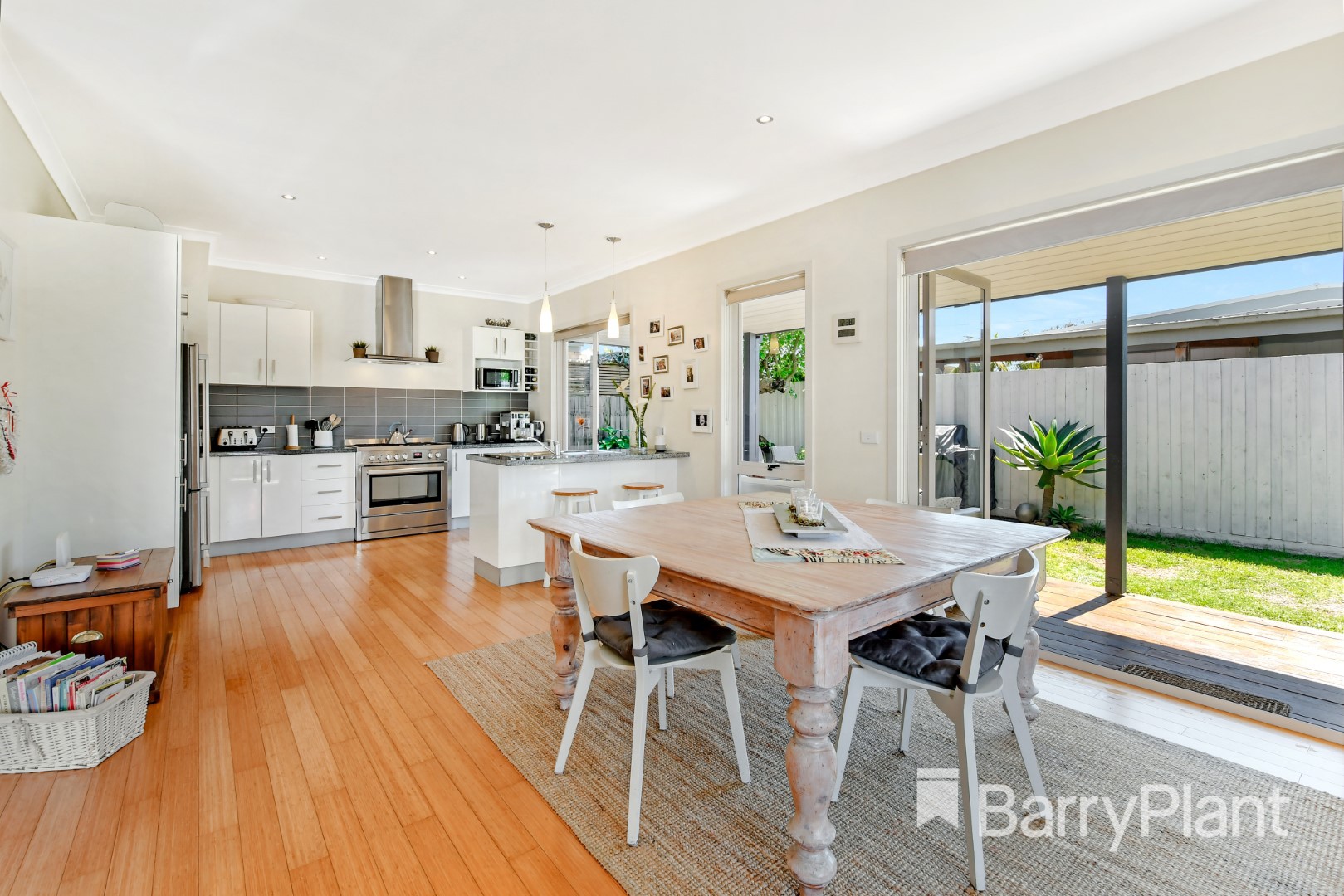 2/2 Wynnstay Road, Seaford, VIC 3198, Seaford - Thumbnail 2