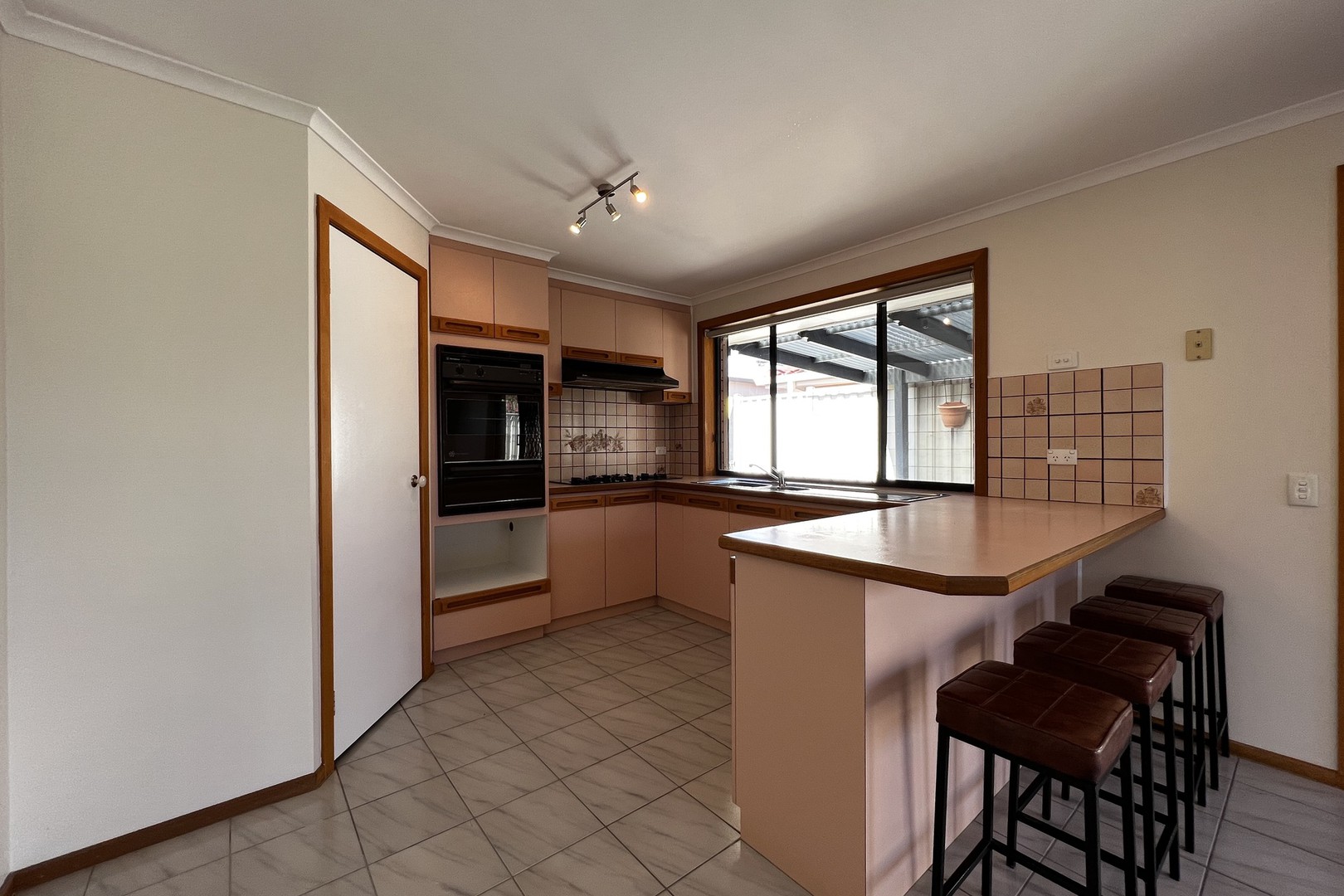2/2 Young Court, Delahey, VIC 3037, Delahey - Thumbnail 2