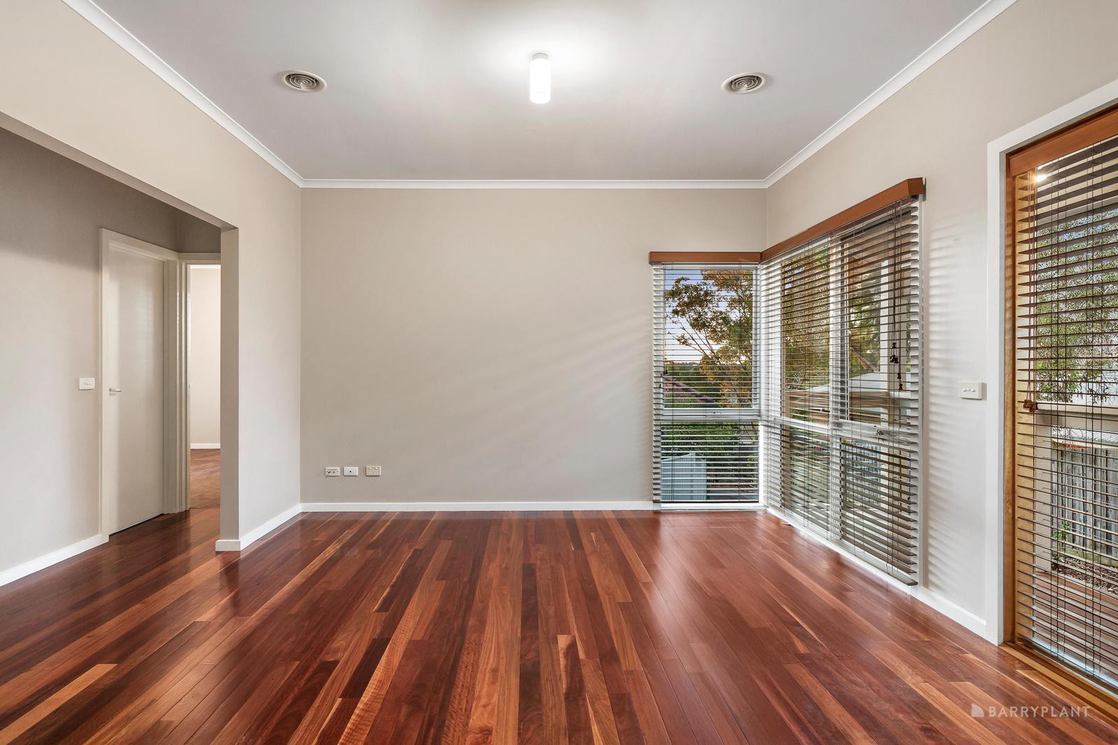 2/20 Sylvan Street, Montmorency, VIC 3094, Montmorency - Thumbnail 3