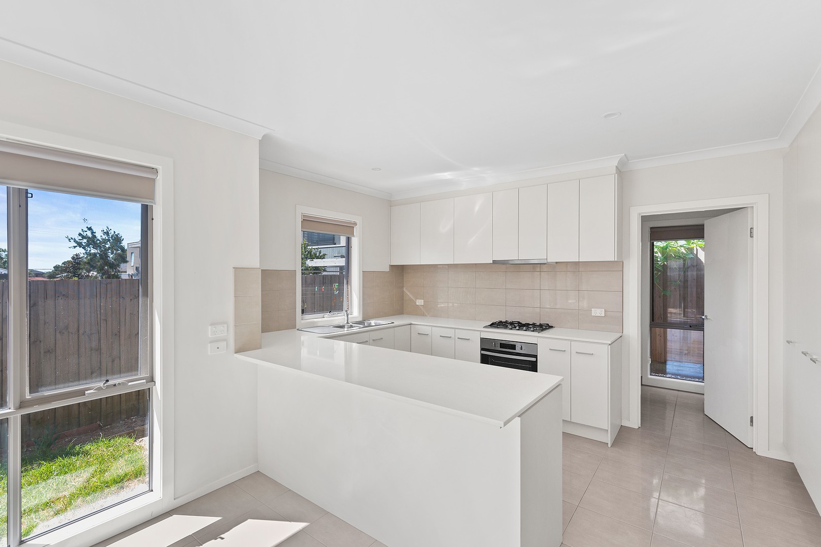 2/21 Coogee Avenue, Frankston, VIC 3199 - Thumbnail 2 - 02/06/2016