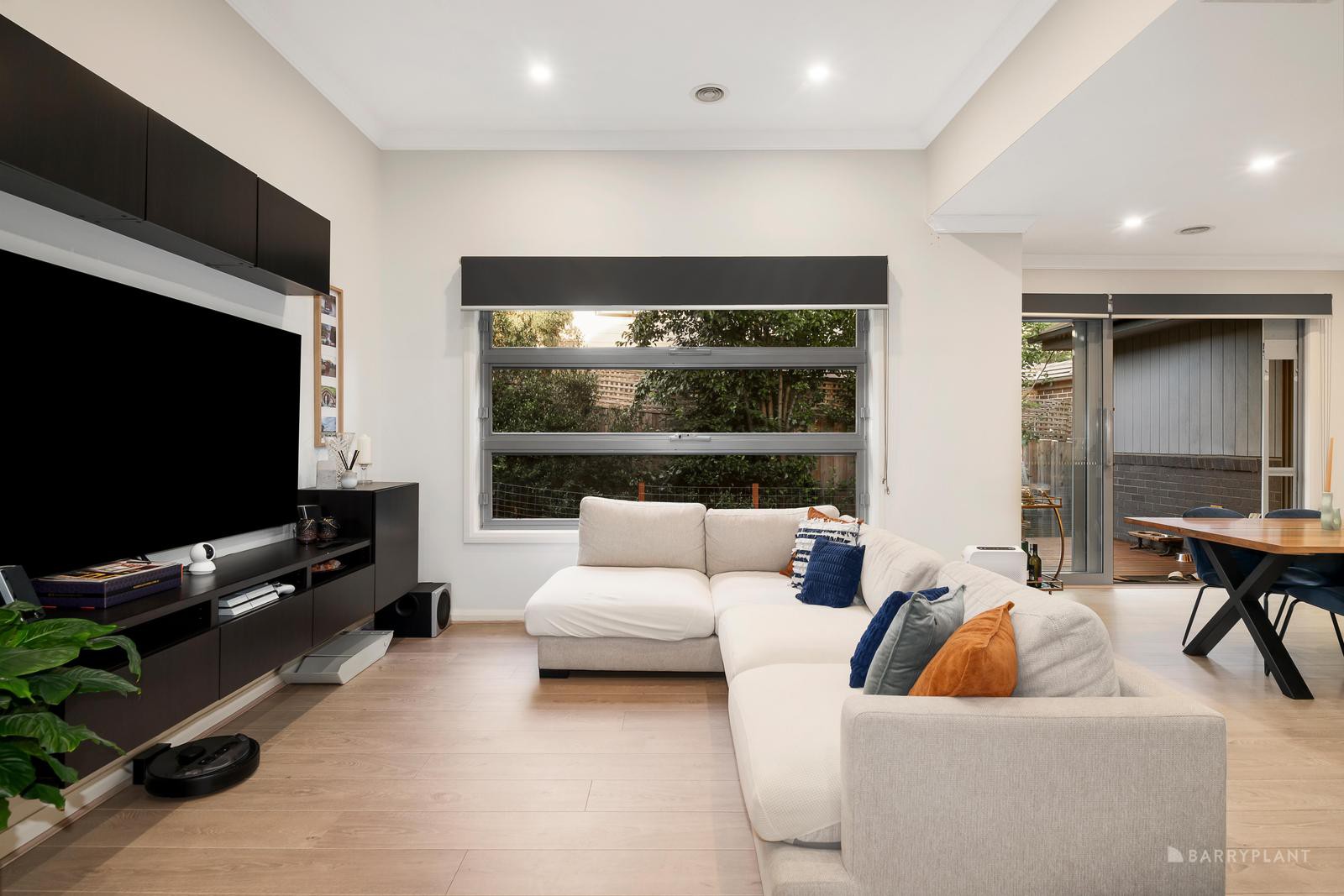 2/21 Ian Crescent, Mitcham, VIC 3132, Mitcham - Thumbnail 2