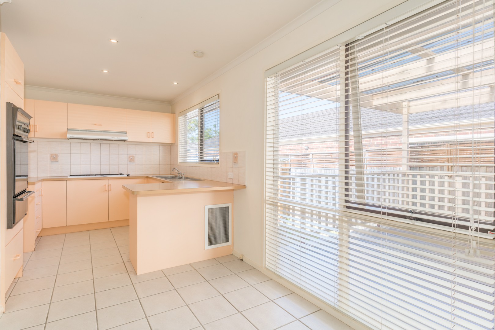 2/22 Cobham Road, Mitcham, VIC 3132, Mitcham - Thumbnail 2