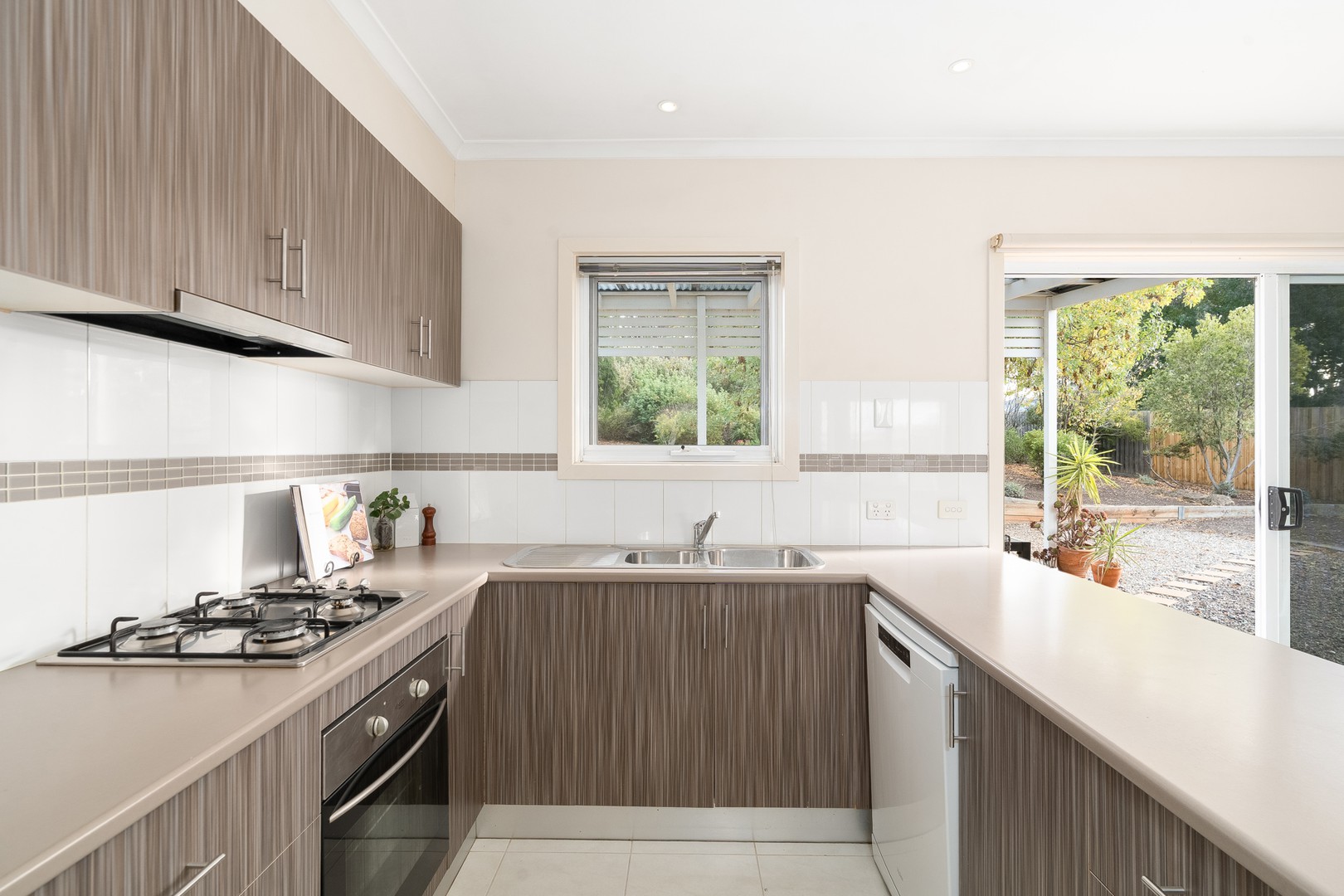 2/230 South Valley Road, Highton, VIC 3216, Highton - Thumbnail 4