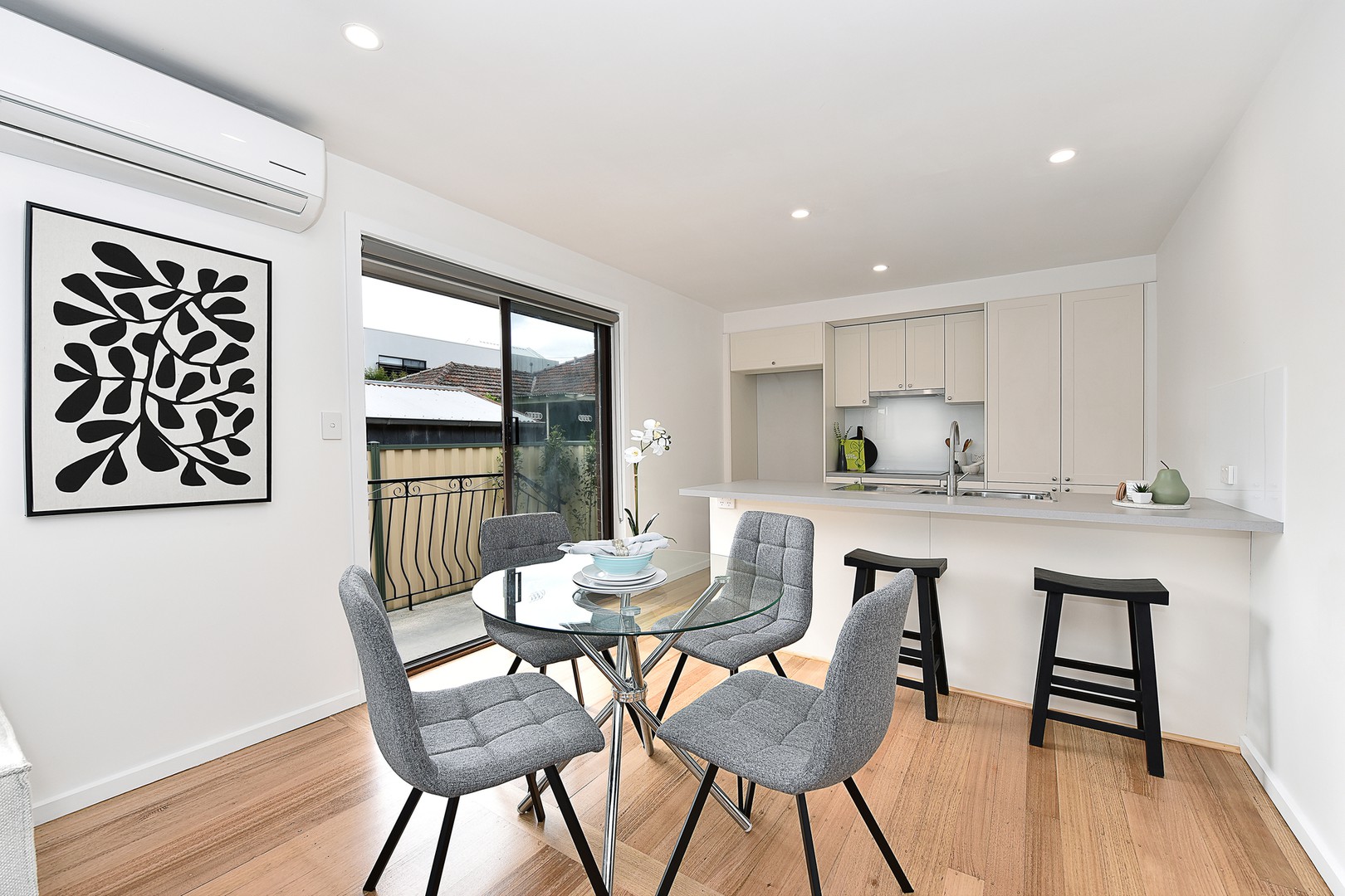 2/24 Henty Street, Reservoir, VIC 3073, Reservoir - Thumbnail 2