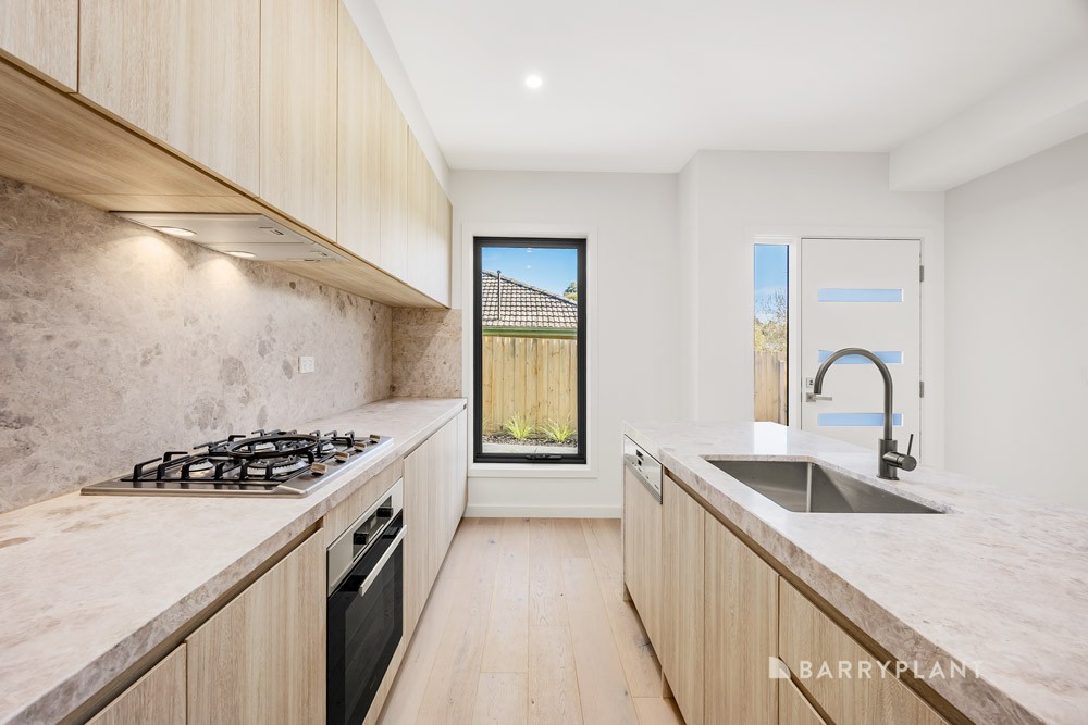 2/27 Baratta Street, Doncaster East, VIC 3109 - Thumbnail 2 - 05/08/2024