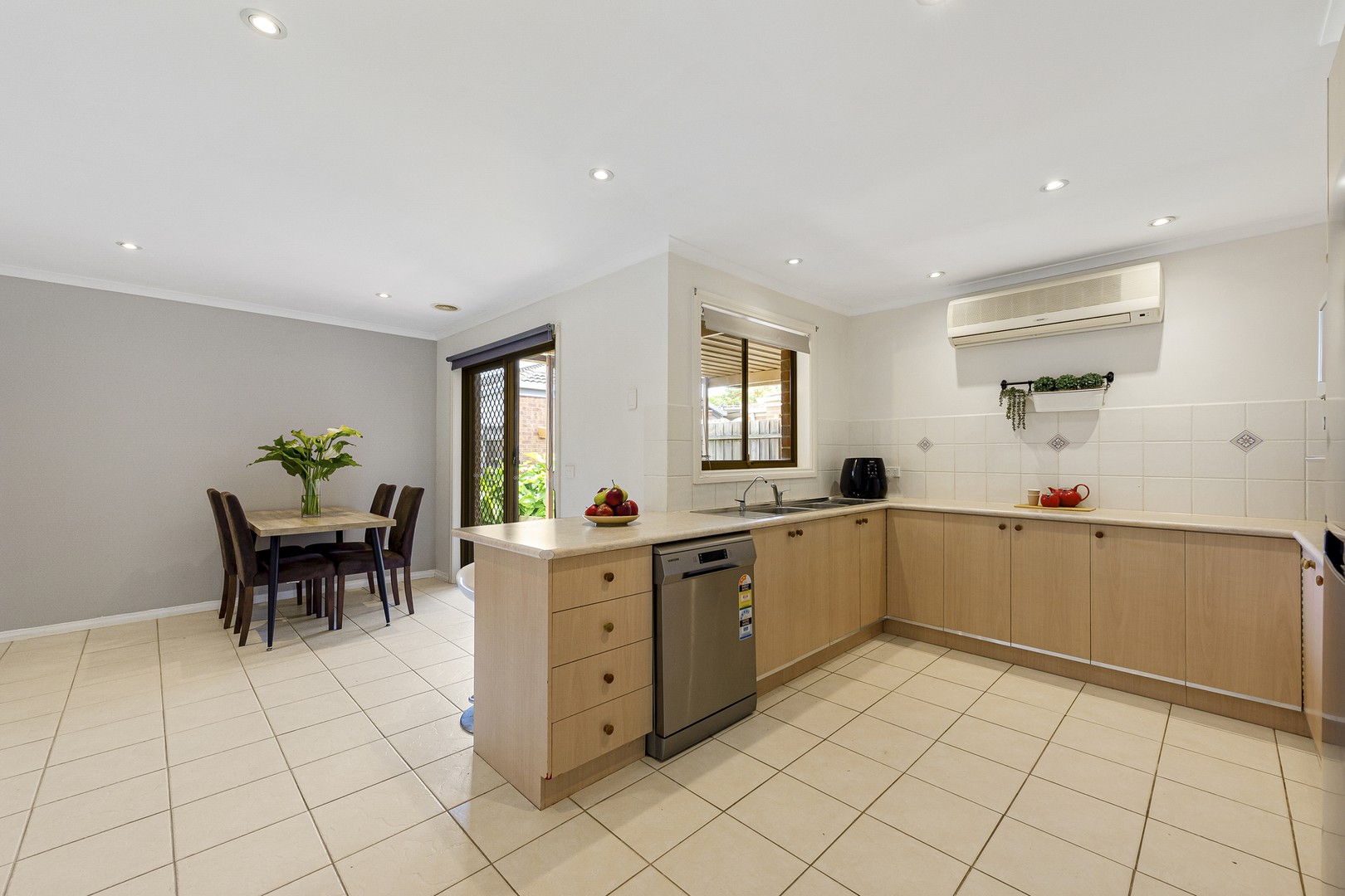 2/27 Brindalee Way, Hillside, VIC 3037, Hillside - Thumbnail 4