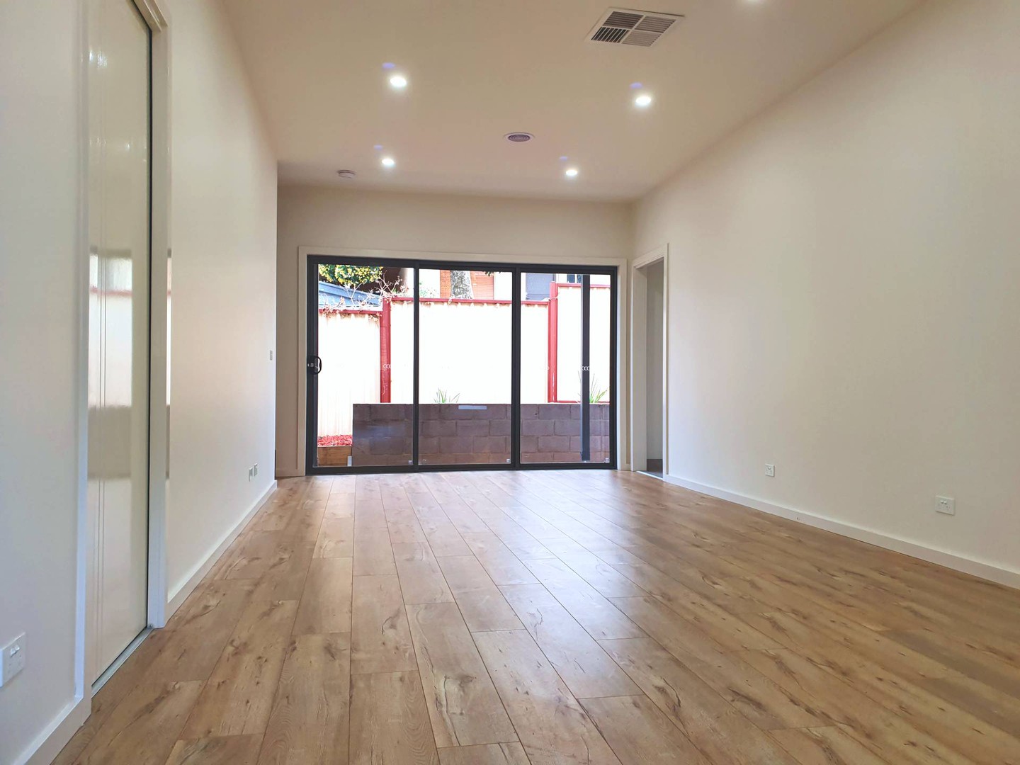 2/27 Eyre Street, Westmeadows, VIC 3049, Westmeadows - Thumbnail 3