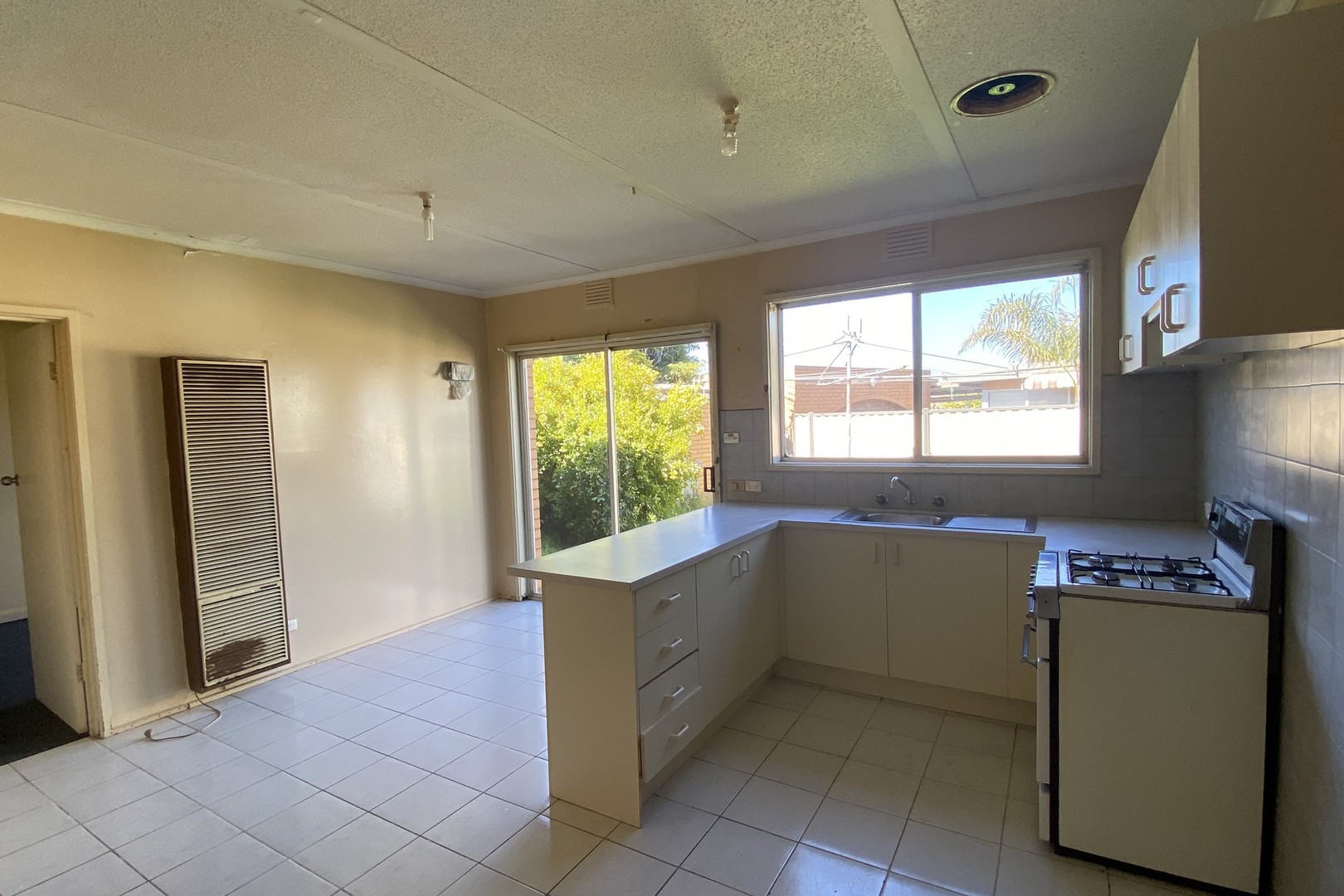 2/27 Rodman Street, Reservoir, VIC 3073 - Thumbnail 2 - 13/10/2021