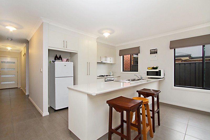 2/27 Stanley Street, Wallan, VIC 3756 - Thumbnail 2 - 15/01/2024