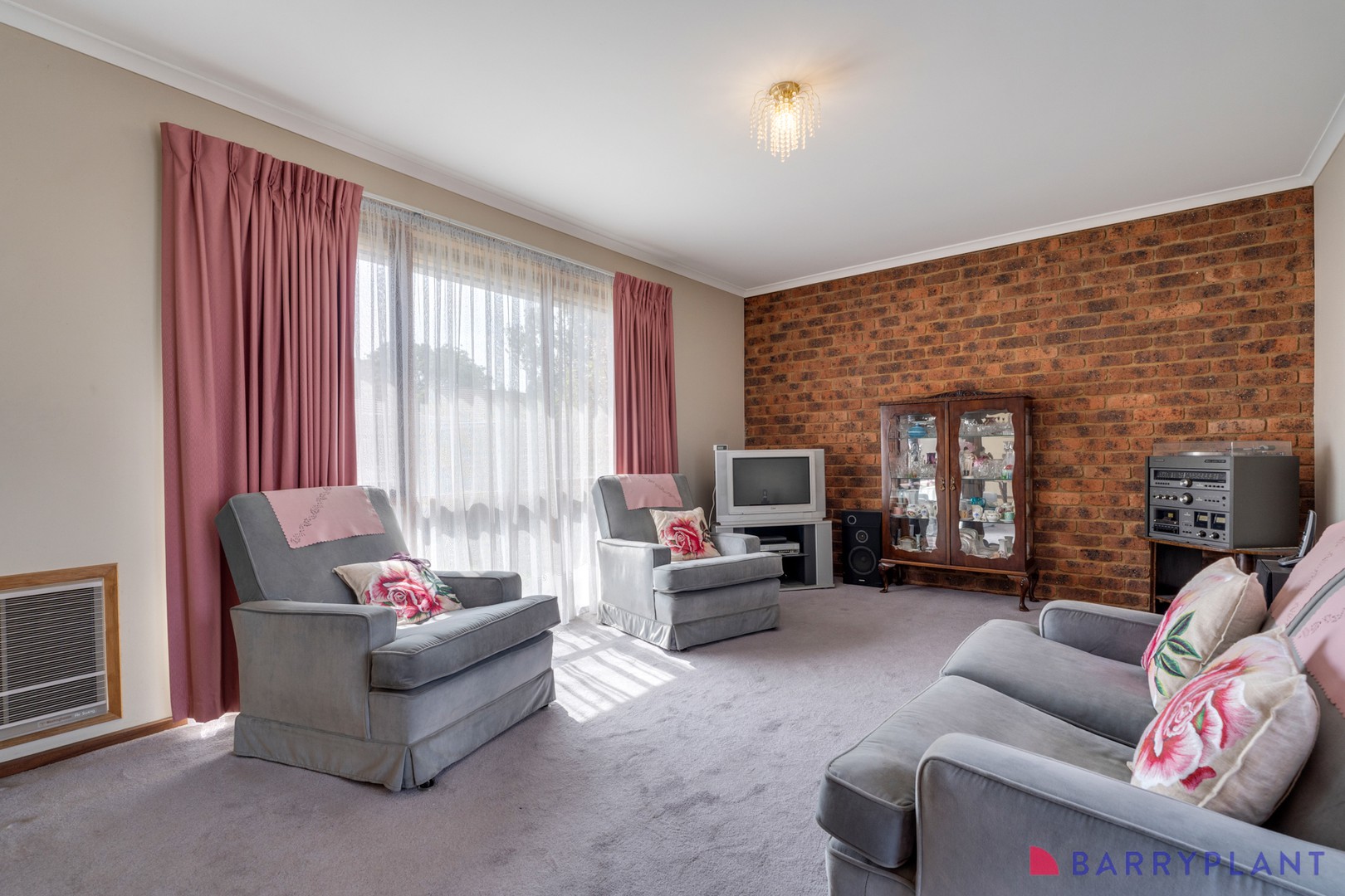 2/27 Whitelaw Street, Reservoir, VIC 3073 - Thumbnail 2 - 08/04/2025