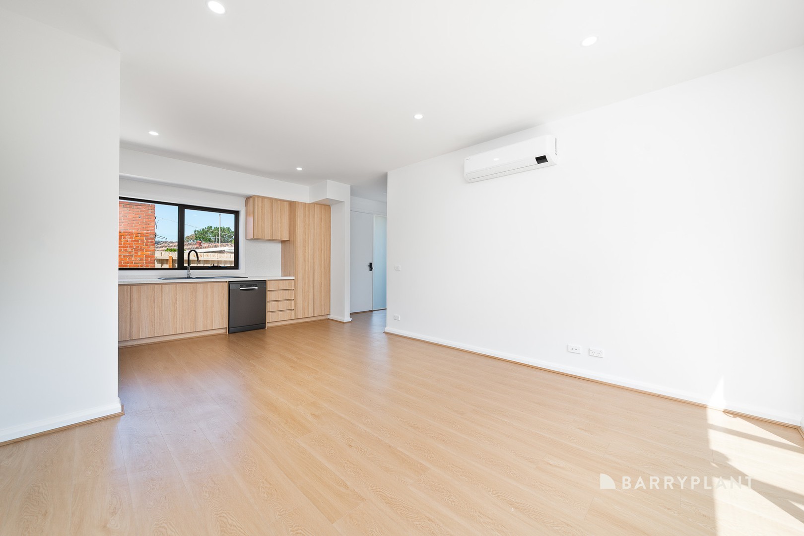 2/28 Salisbury Street, Glenroy, VIC 3046 - Thumbnail 2 - 25/11/2025