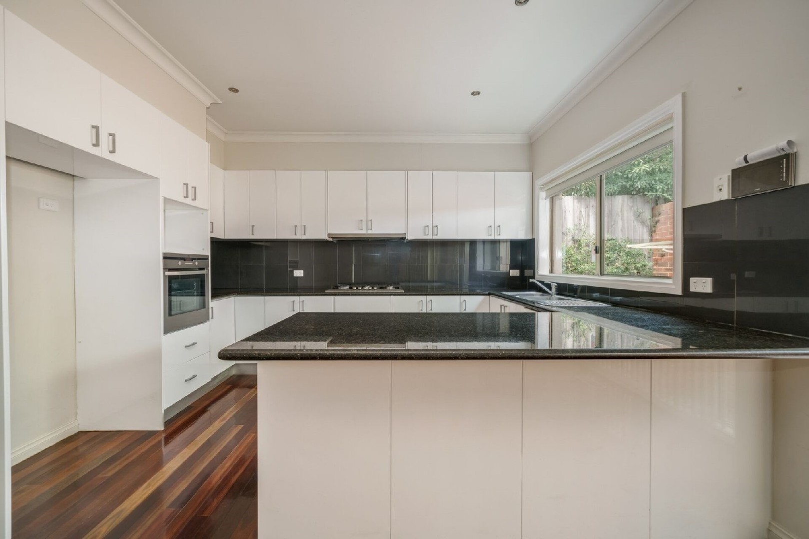 2/2B Minaki Avenue, Doncaster East, VIC 3109 - Thumbnail 2 - 22/04/2026