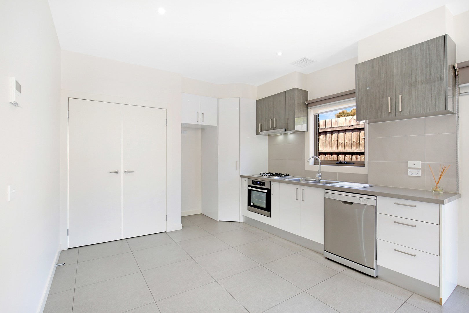 2/3 Clover Court, Thomastown, VIC 3074, Thomastown - Thumbnail 2