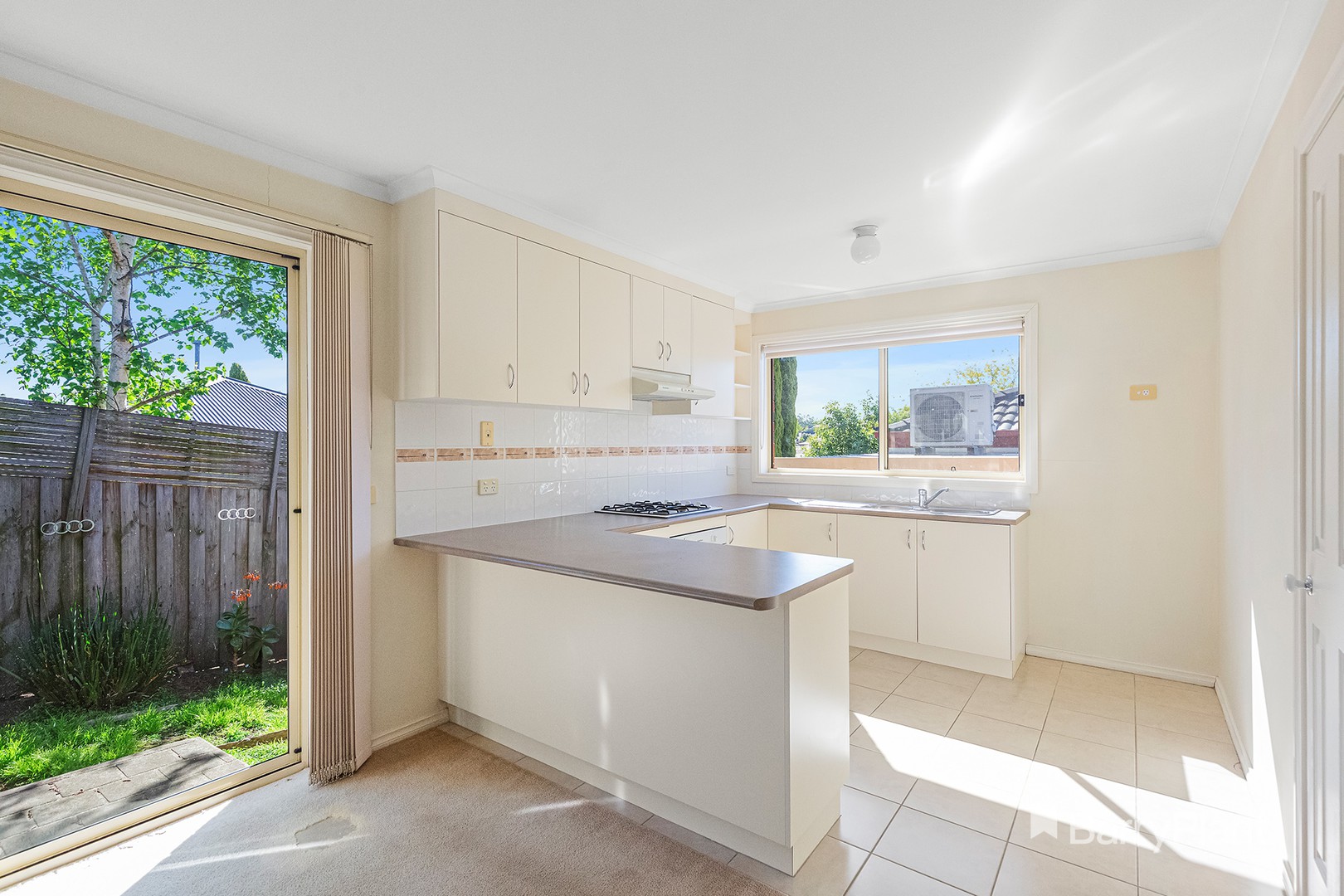 2/3 Hale Place, Pakenham, VIC 3810, Pakenham - Thumbnail 2