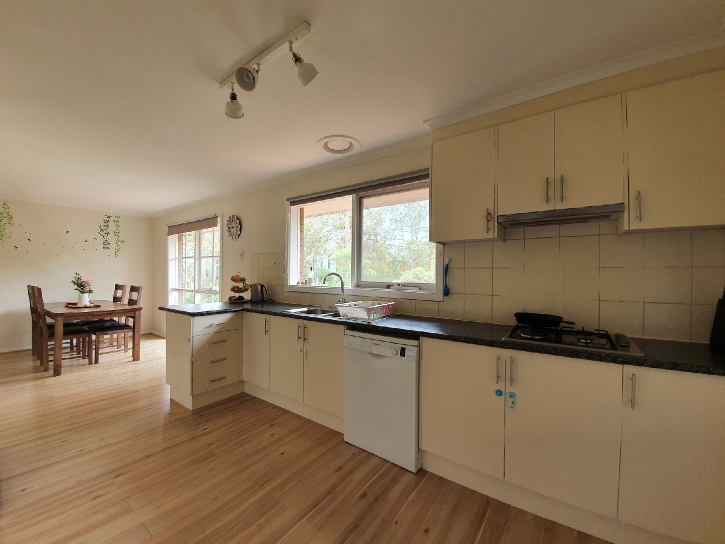 2/3 Warnes Road, Mitcham, VIC 3132, Mitcham - Thumbnail 3